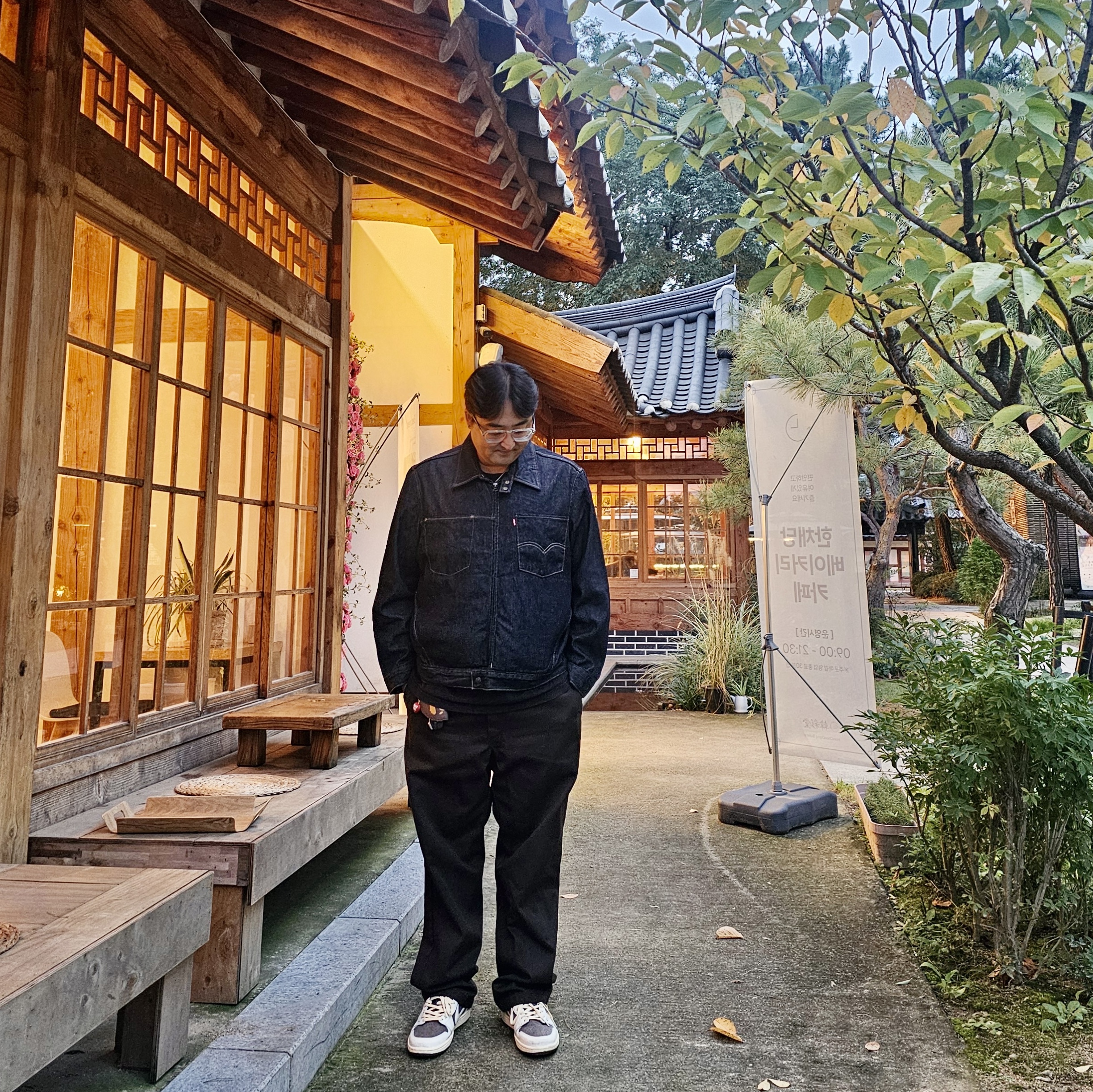 Dickies Original 874 Work Pant Dark Brown, Gentle Monster x Maison Margiela MM011 Clear Black Gradient 착용 스타일 - 1