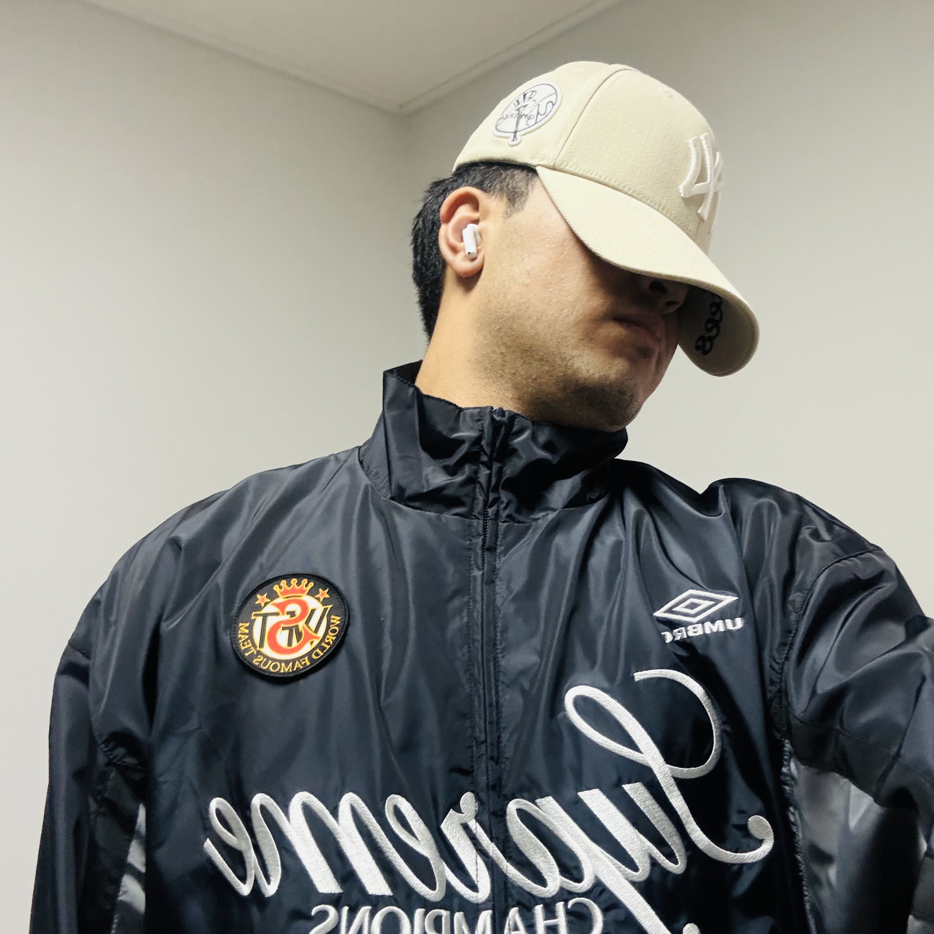 Supreme x Umbro Gradient Track Jacket Navy - 25FW 착용 스타일