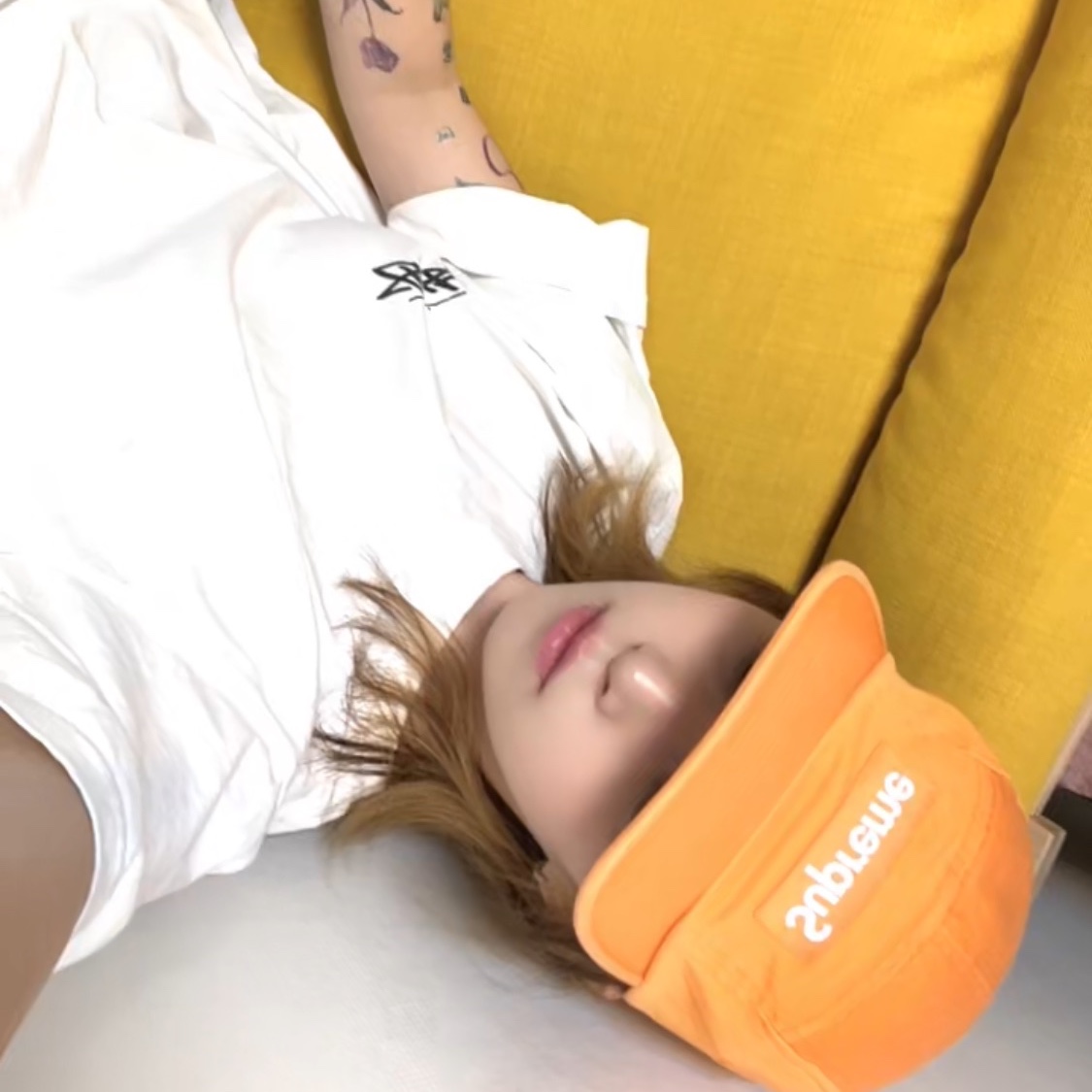 Supreme Washed Chino Twill Camp Cap Light Orange - 23FW 착용 스타일 - 1