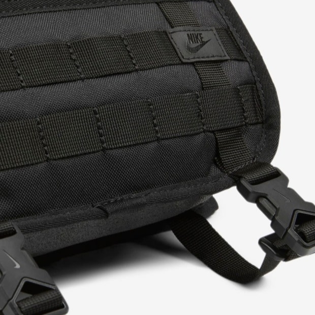 Nike NSW RPM Waistpack Black 착용 스타일 - 3