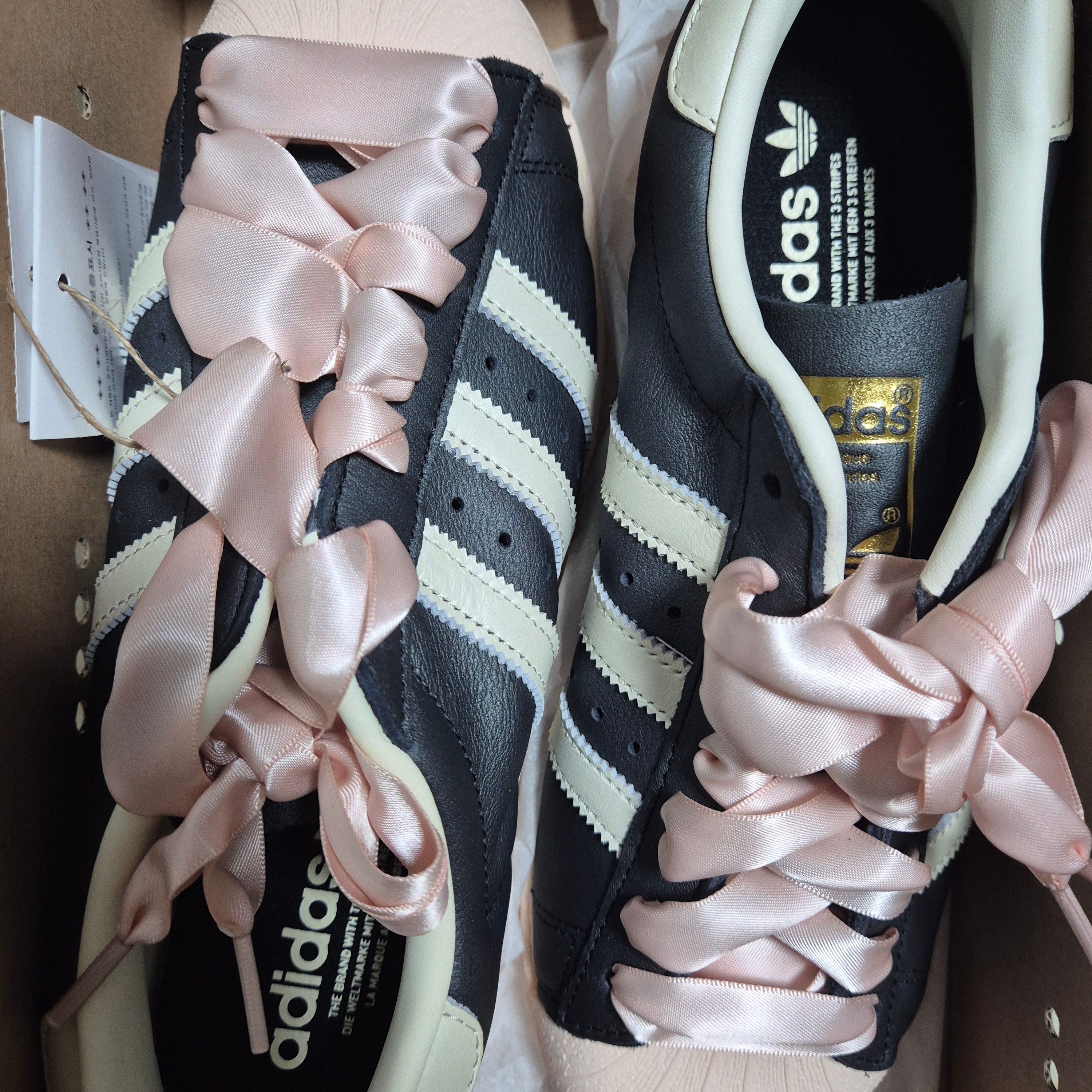 Adidas Superstar 82 Core Black Off White 착용 스타일 - 2