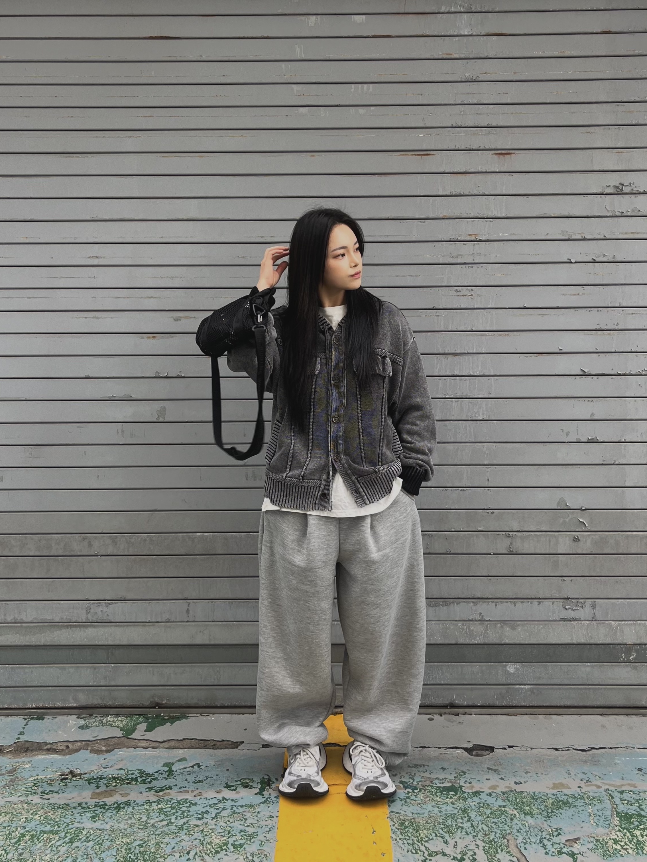 Balenciaga Circuit Sneaker White Silver, Supreme Mesh Mini Duffle Bag Black - 25SS 착용 스타일 - 2