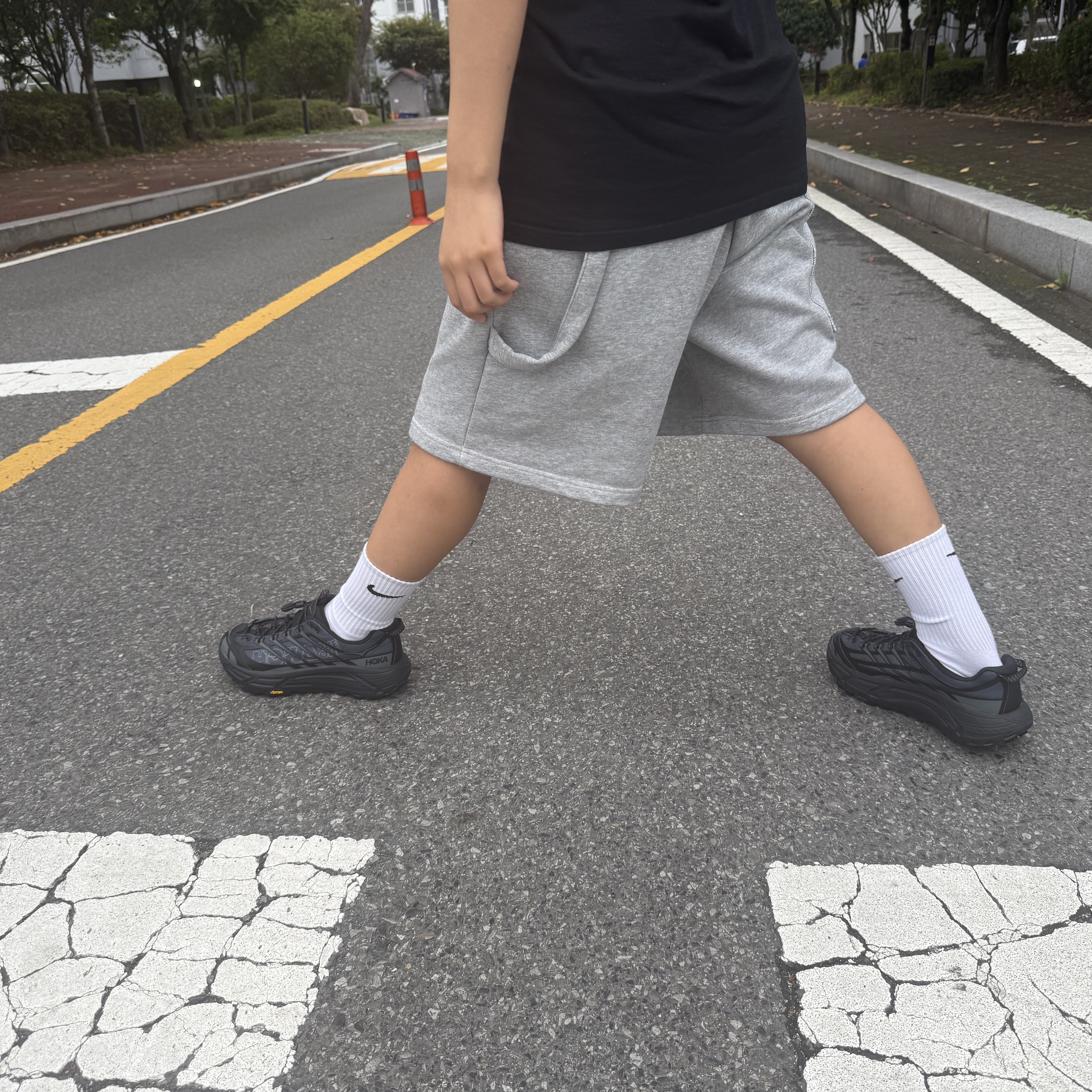 Hoka Mafate Three 2 Wordmark Black 착용 스타일