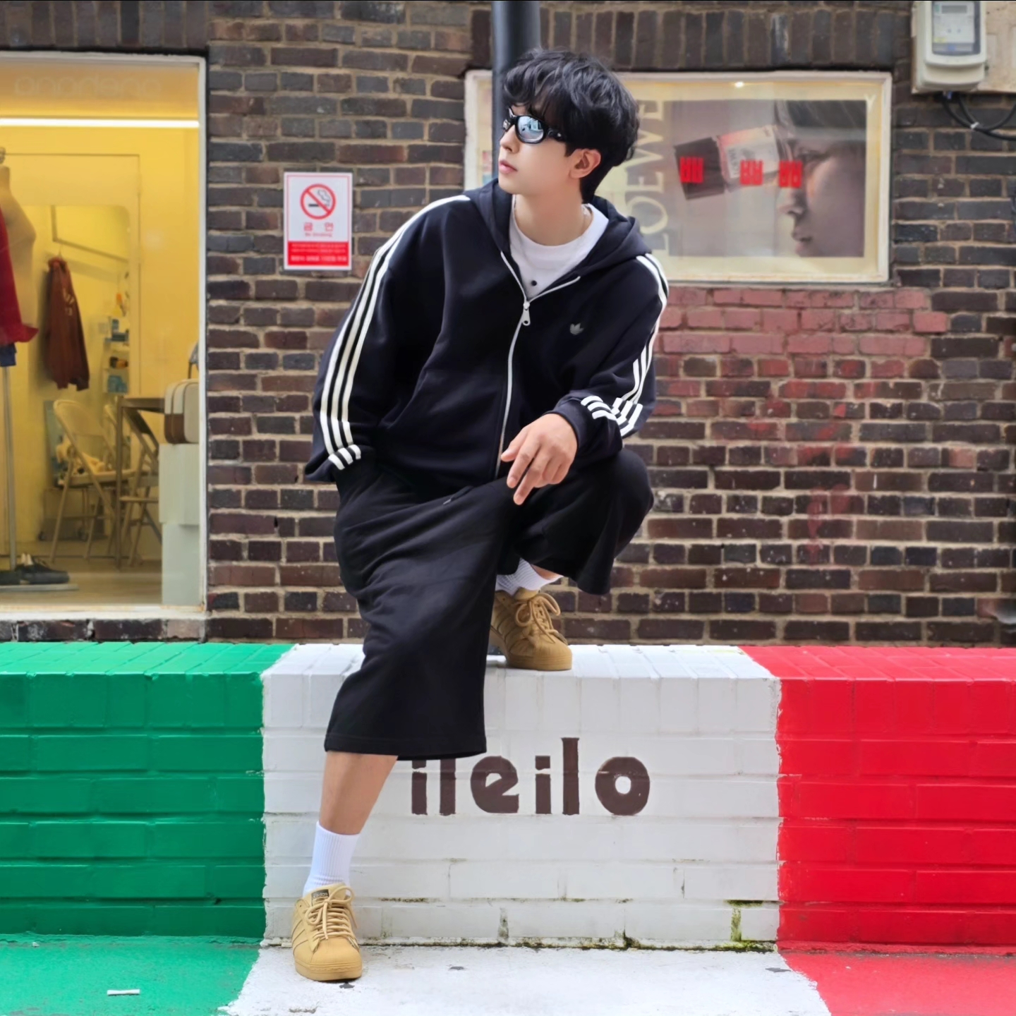 Adidas 3-Stripes Full-Zip Hoodie Black Cream White - KR Sizing, Adidas 3-Stripes Full-Zip Hoodie Black Cream White - US Sizing 착용 스타일 - 1