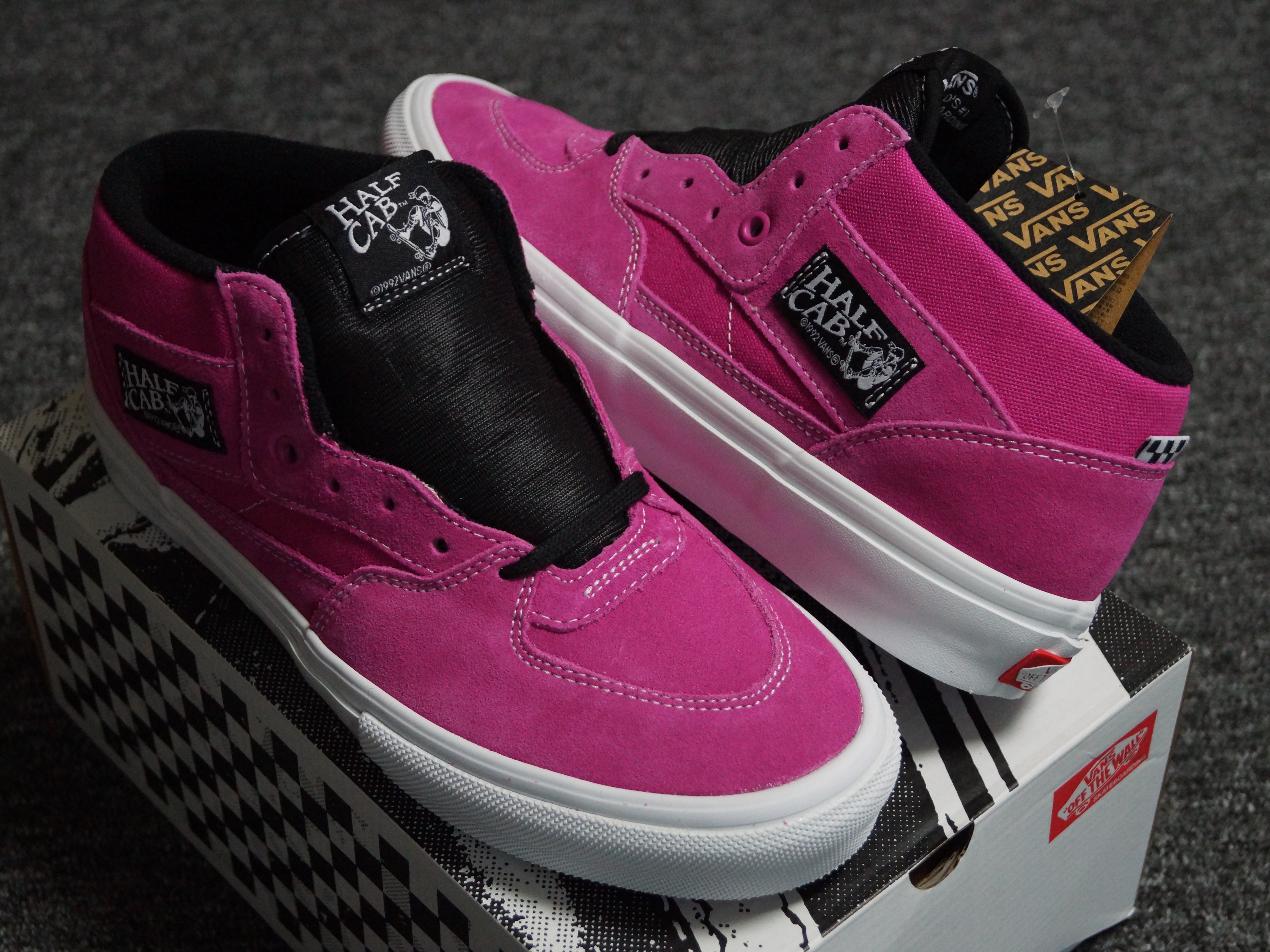 Vans Skate Half Cab Hot Pink Black 착용 스타일
