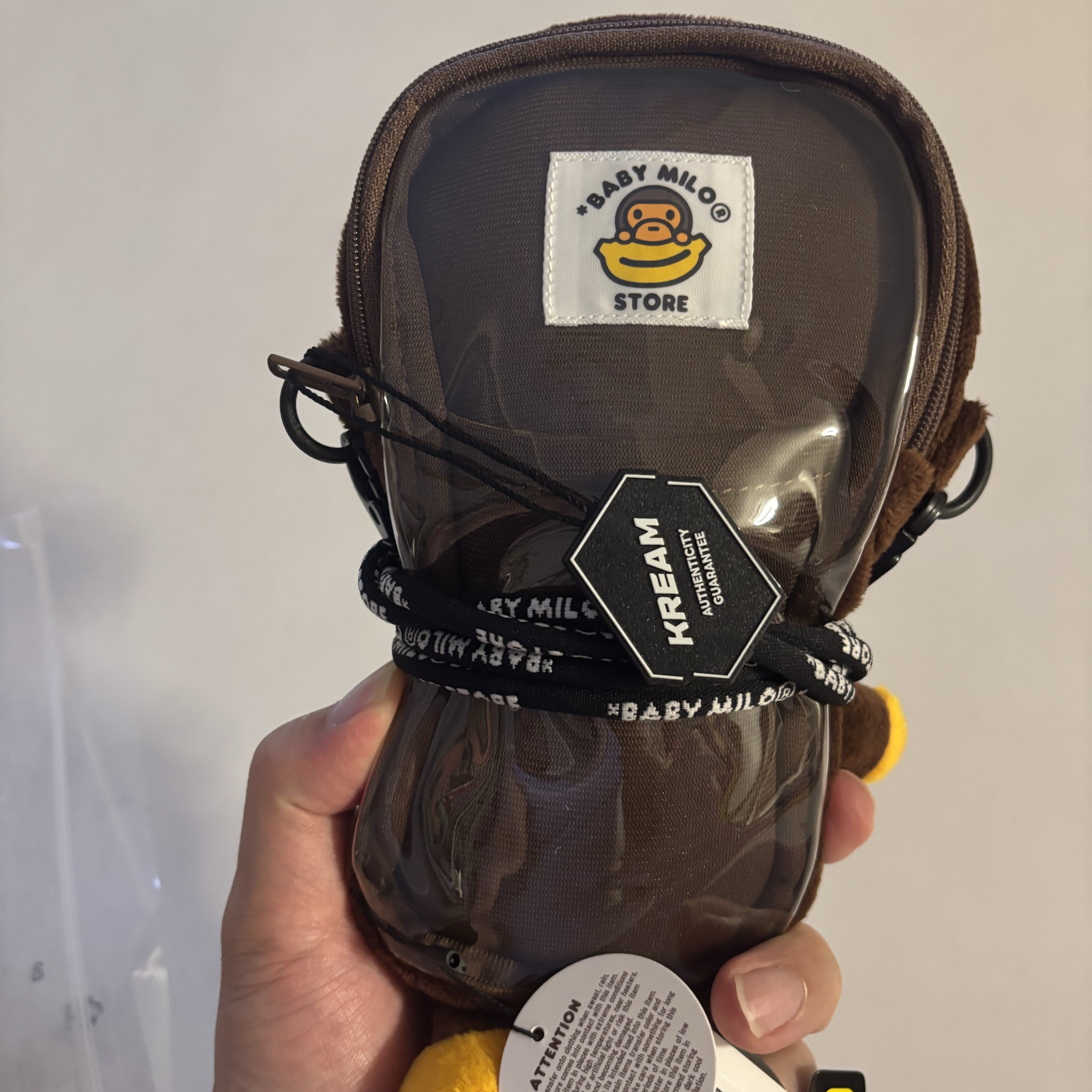 BAPE Baby Milo Mobile Bag Brown 착용 스타일 - 3