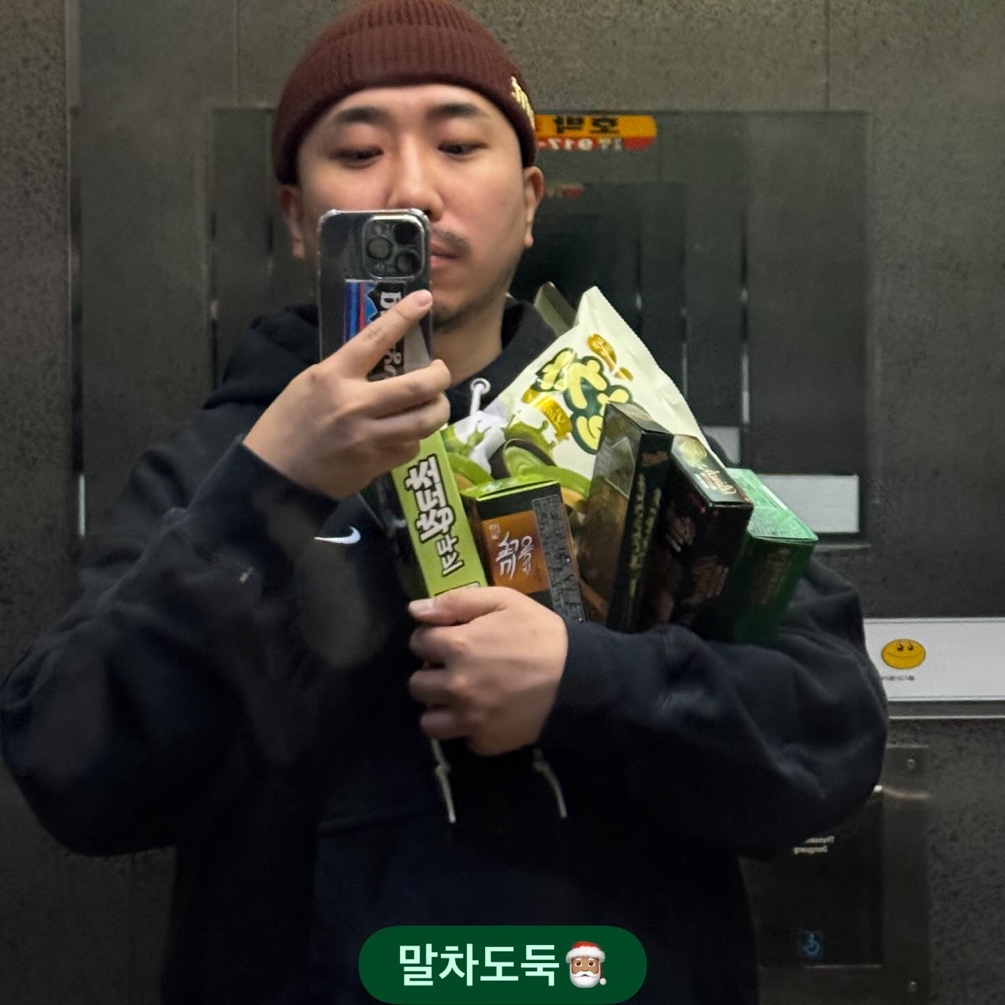Nike Solo Swoosh Fleece Pullover Hoodie Black - Asia 착용 스타일
