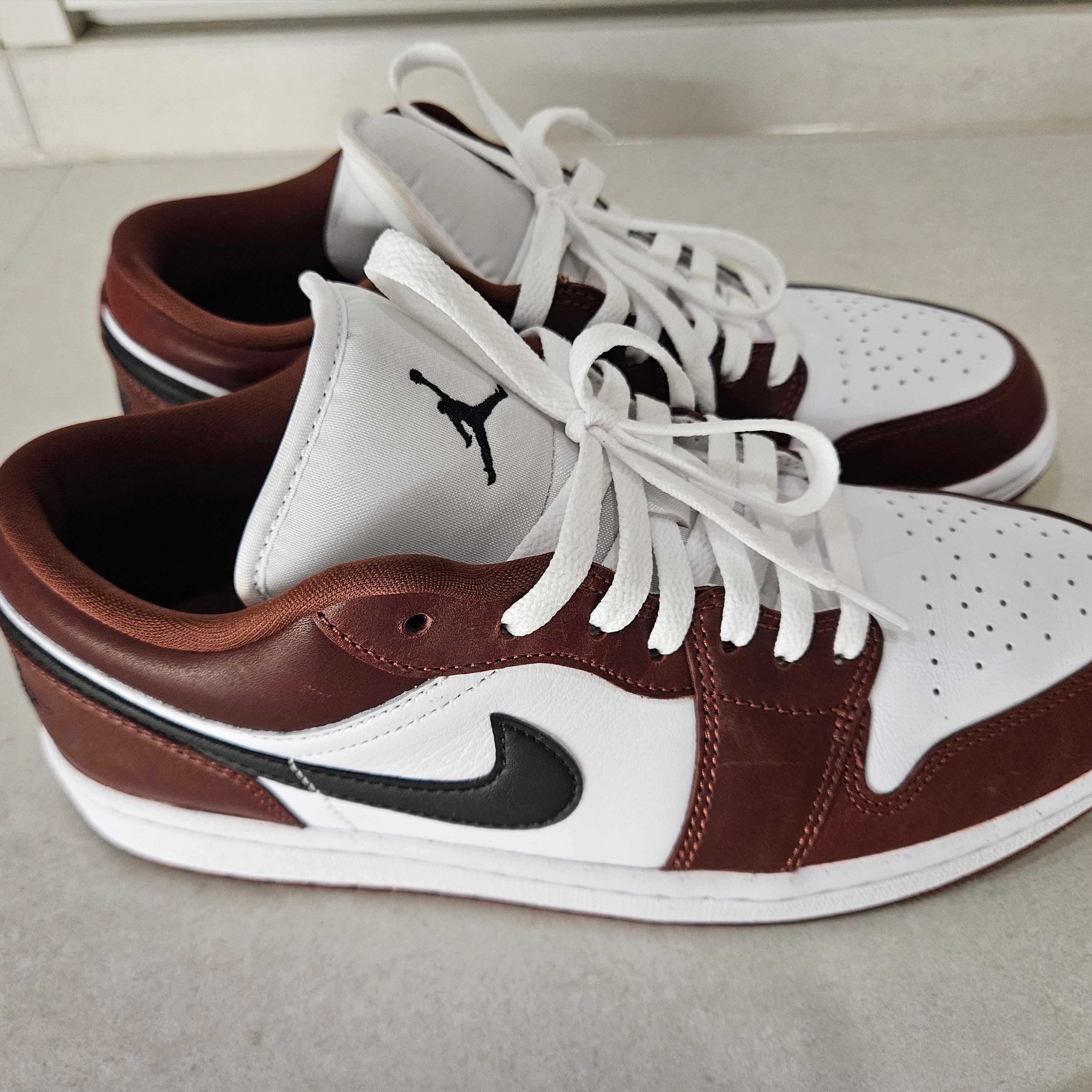 Jordan 1 Low SE Dark Pony Black 착용 스타일