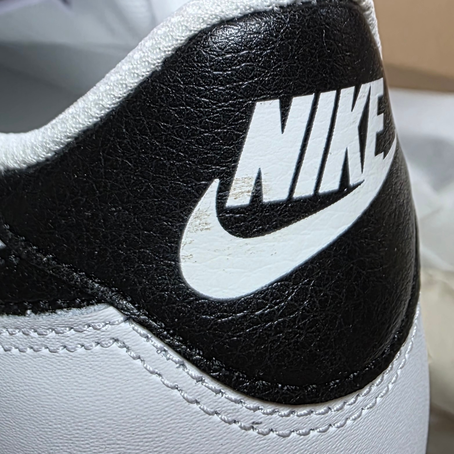 Nike Cortez White Black 착용 스타일 - 1