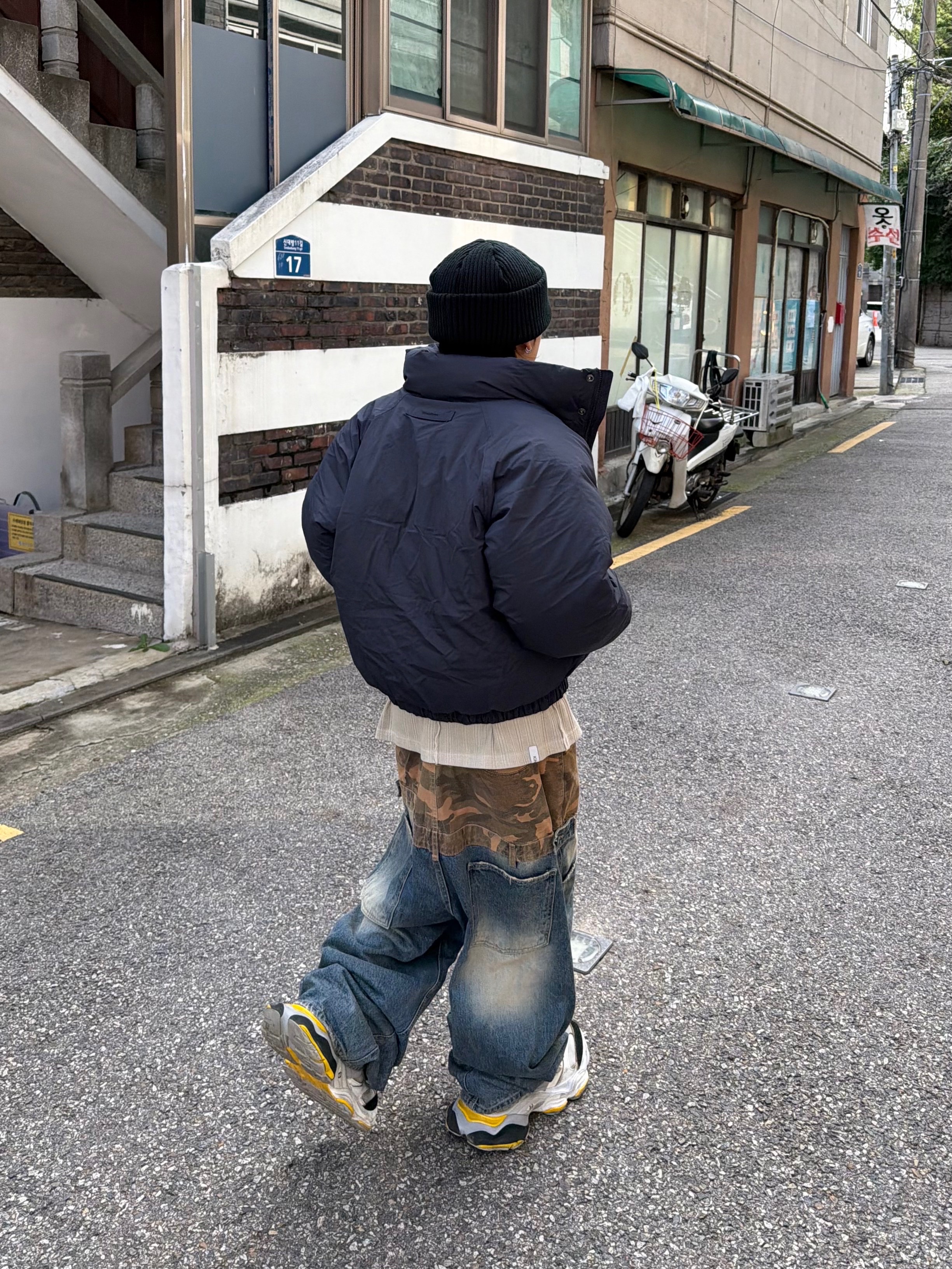 Balenciaga Cargo Sneakers White Grey 착용 스타일 - 9