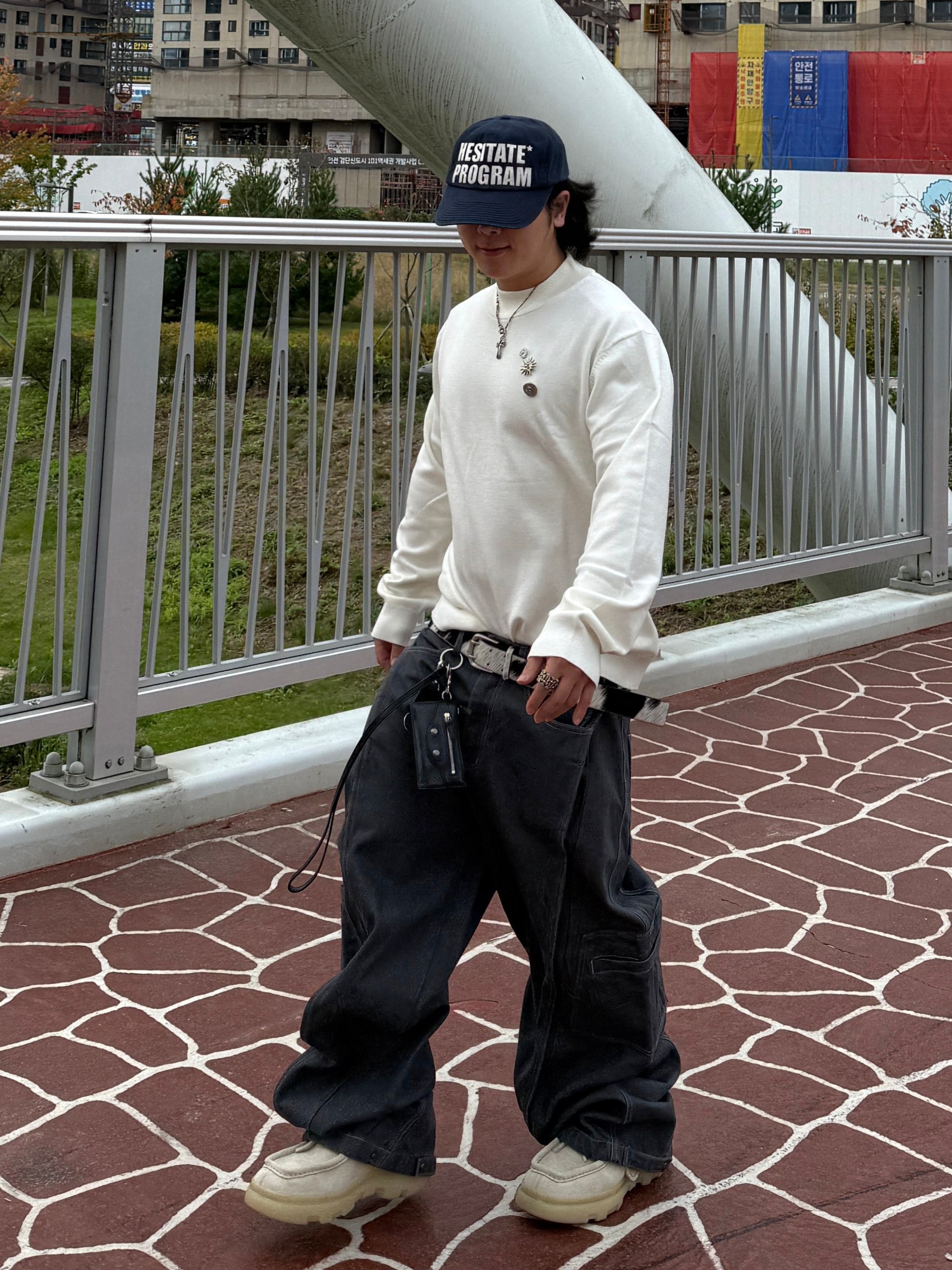Burberry Suede Creeper Mid Shoes Clay, The Coldest Moment Program Cap Navy 착용 스타일 - 2