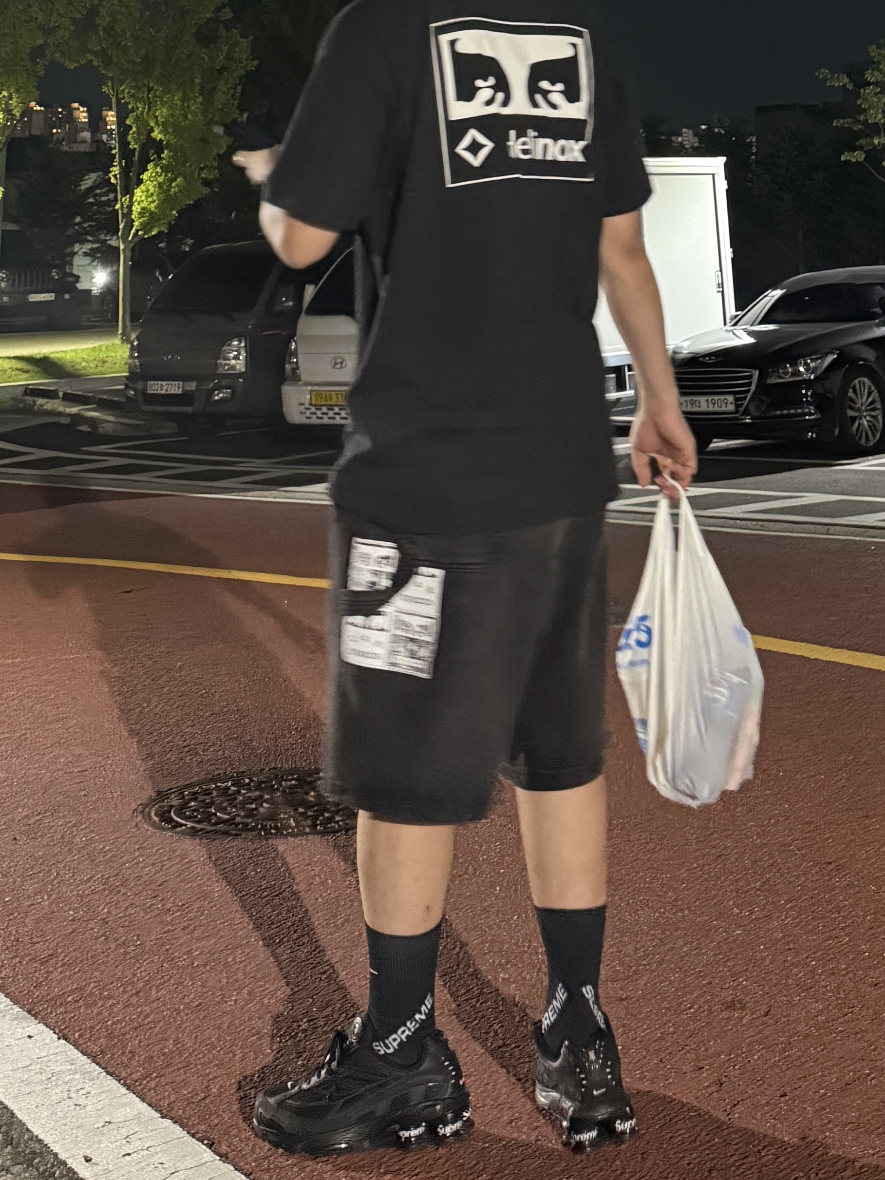 Helinox x Obey T-Shirt Black, IAB Studio x Obey Poster Carpenter Denim Shorts Dusty Black 착용 스타일 - 1