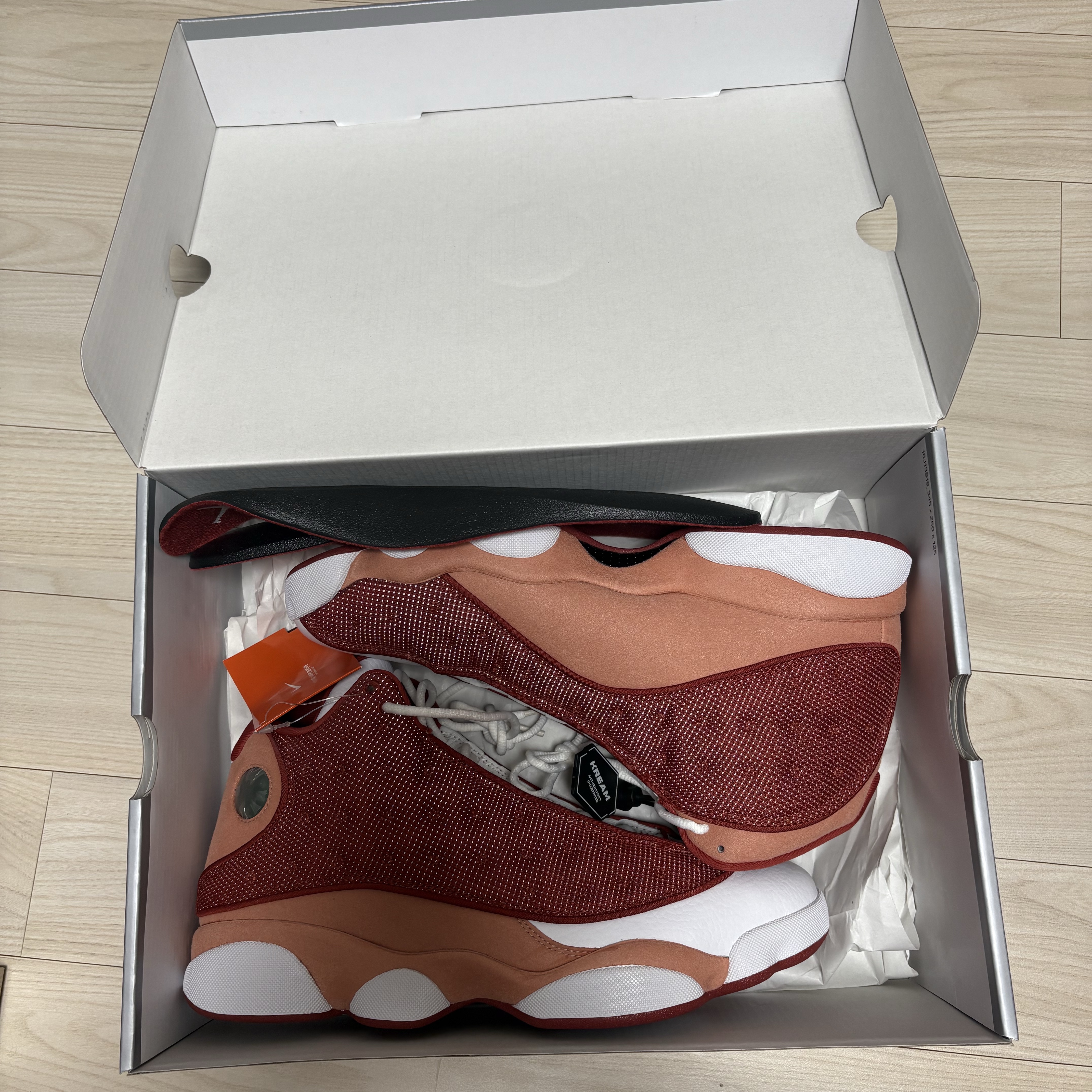 Jordan 13 Retro Dune Red 착용 스타일 - 2