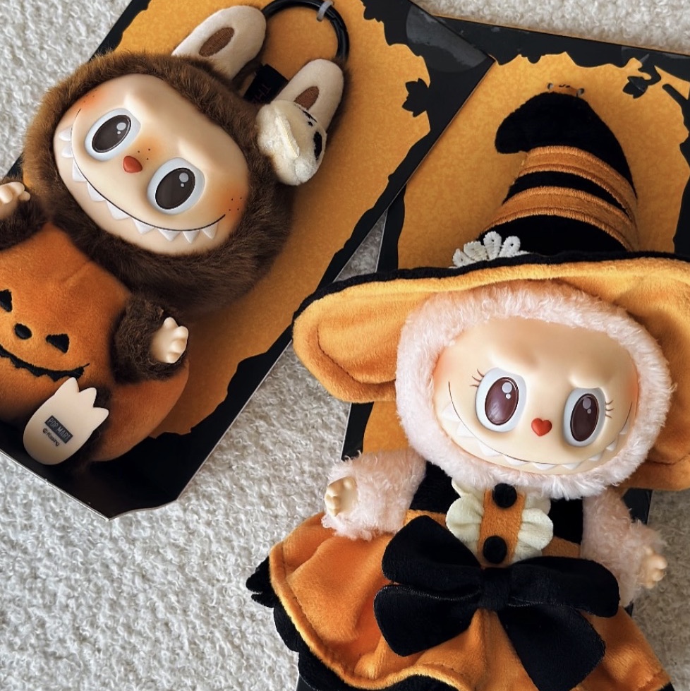 Pop Mart Labubu Mokoko Magic of Pumpkin Vinyl Plush Pendant 착용 스타일