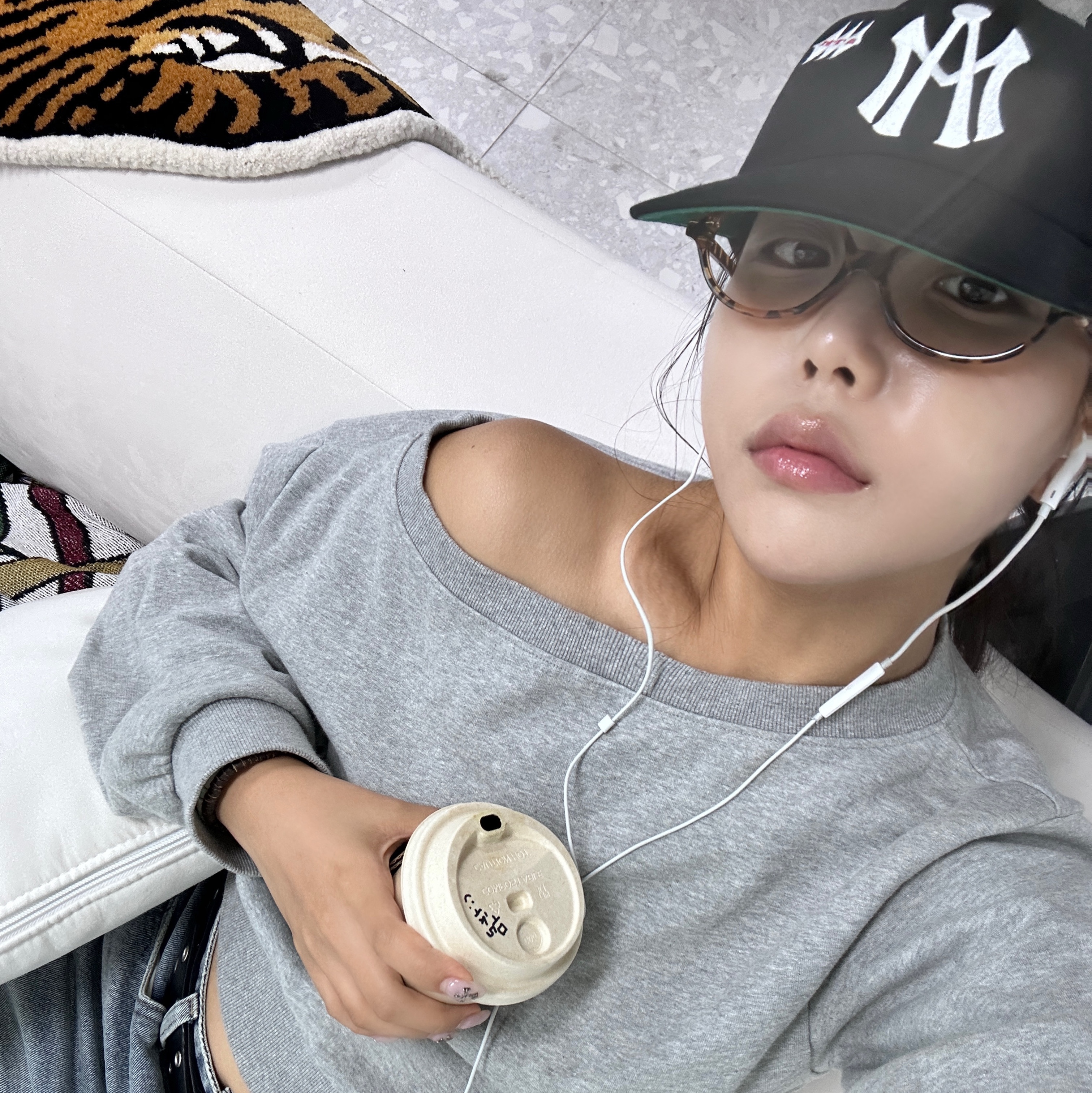 Aftermath Atm Logo Ball Cap Black 착용 스타일 - 2