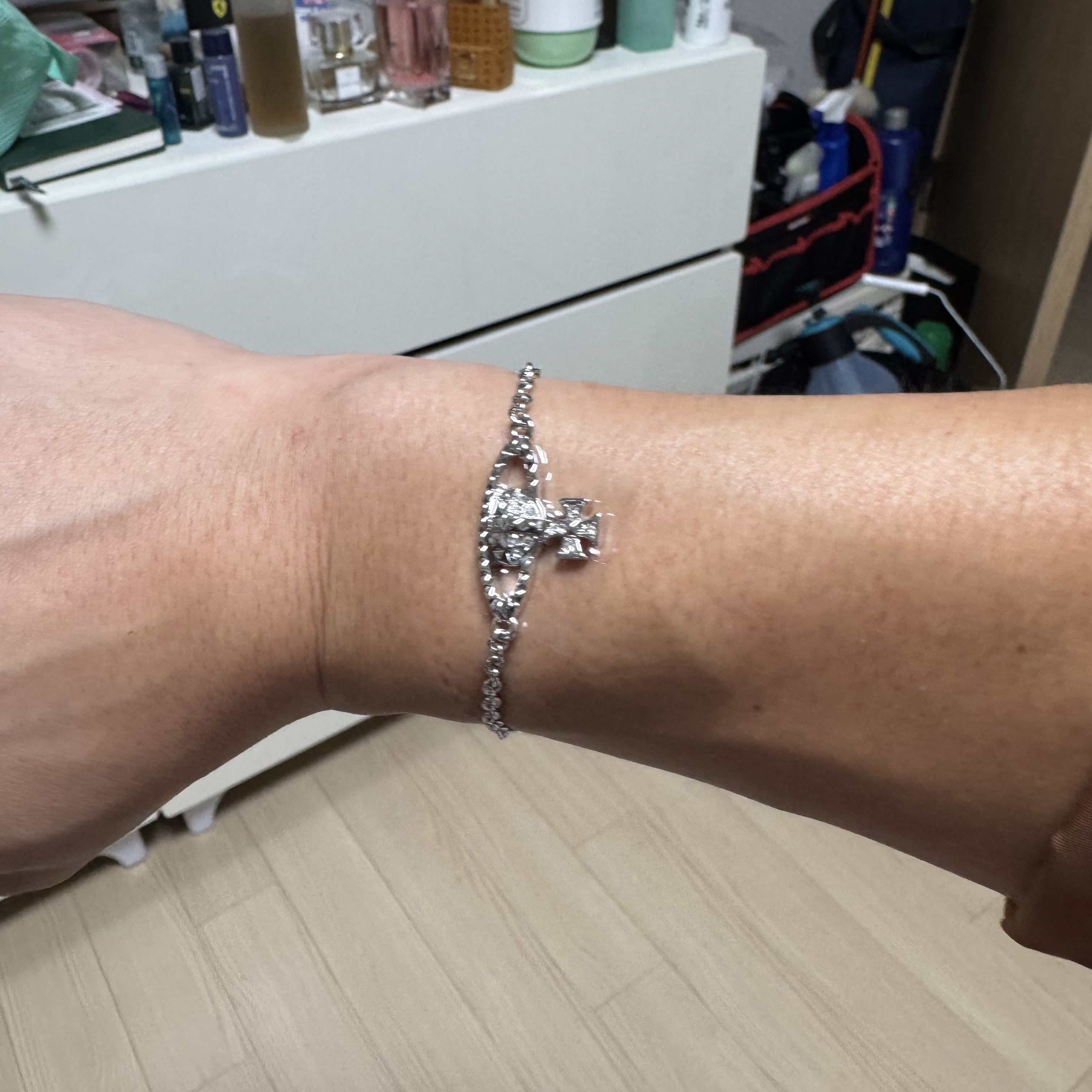 Vivienne Westwood Mayfair Bas Relief Bracelet Silver 착용 스타일 - 2