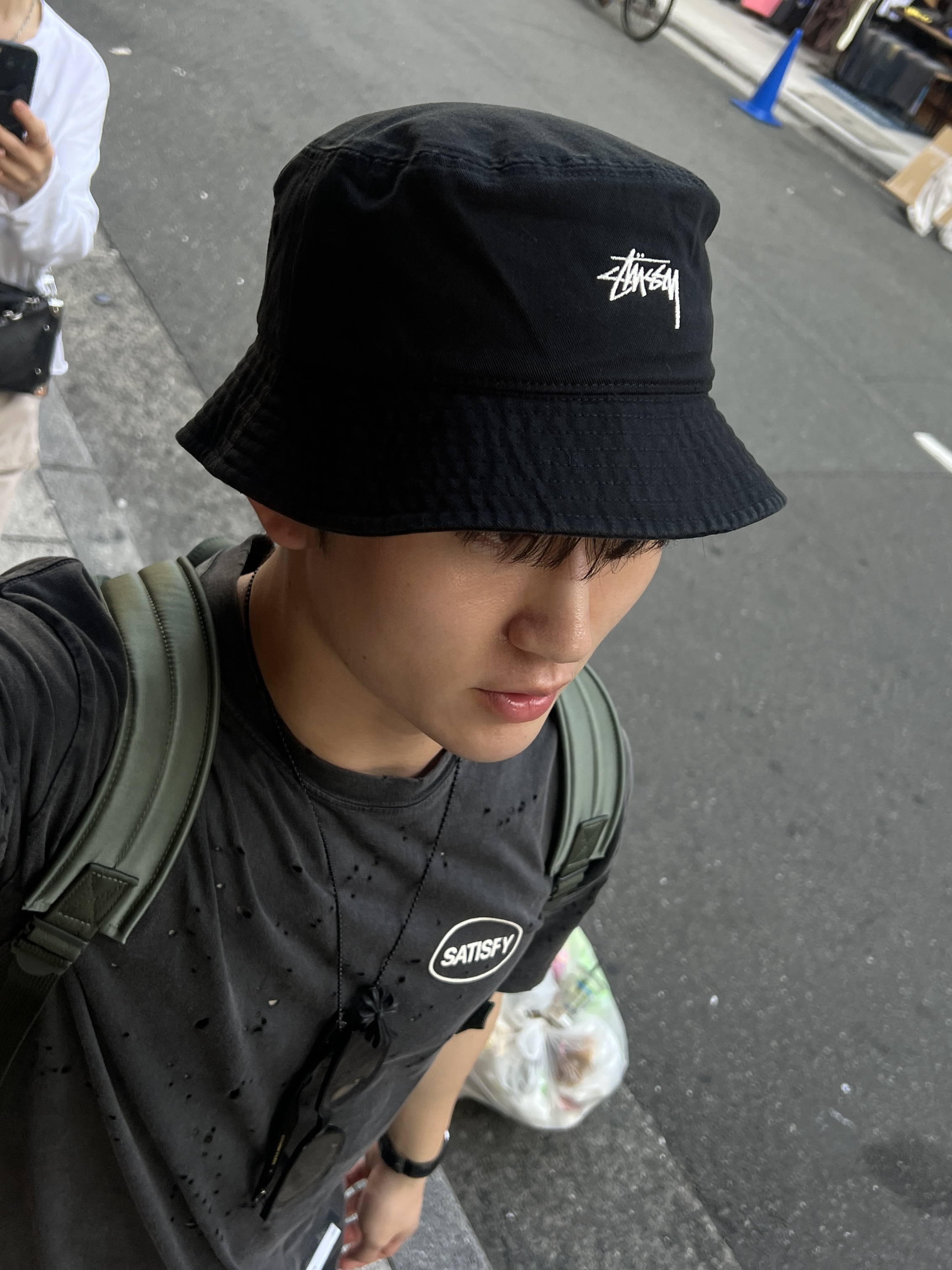 Stussy Stock Bucket Hat Black 착용 스타일 - 1