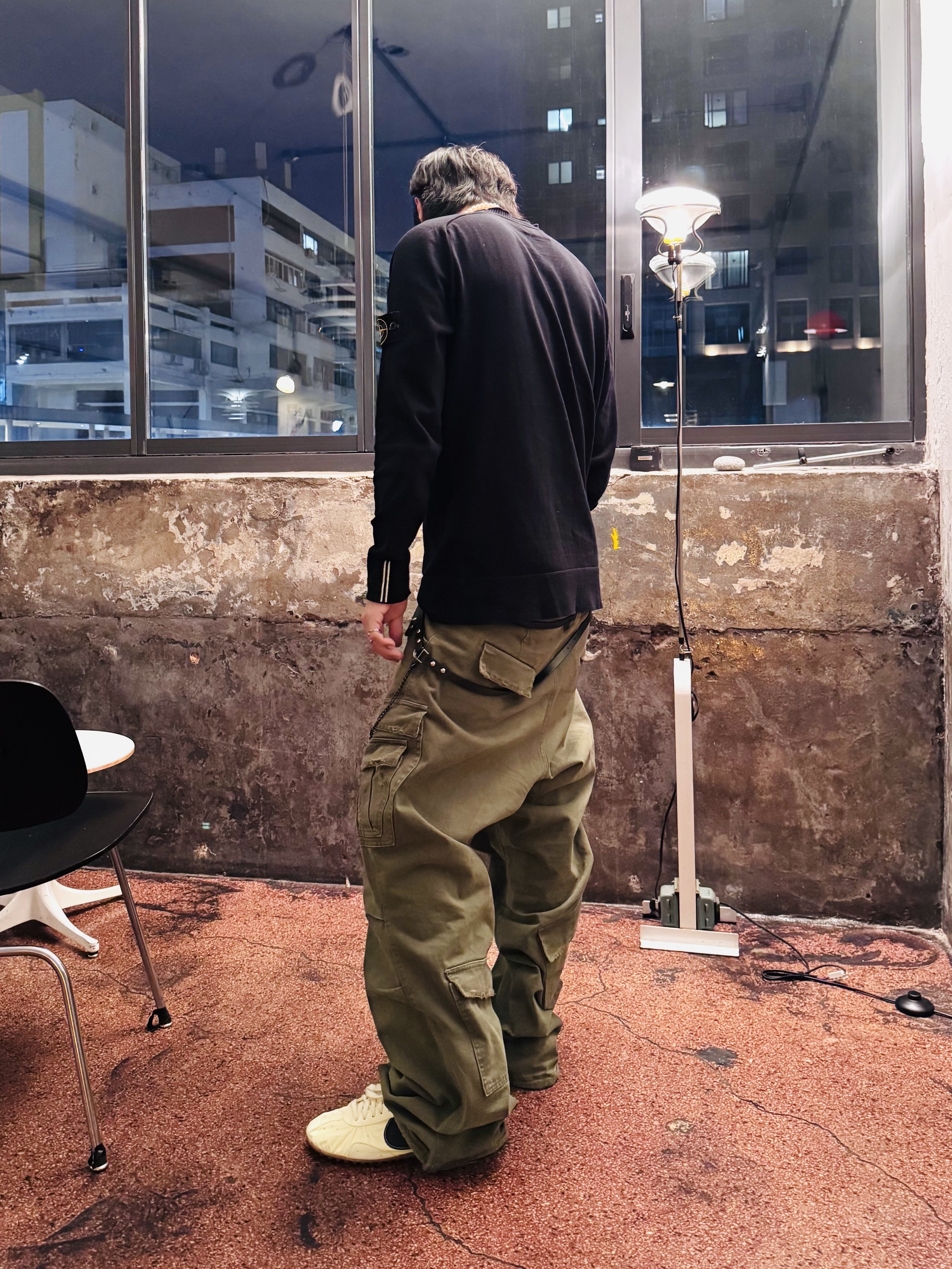 Nike x Jacquemus Moon Shoe SP Alabaster Off Noir, Nonnod Double Pocket Cargo Pants Vintage Khaki 착용 스타일 - 5