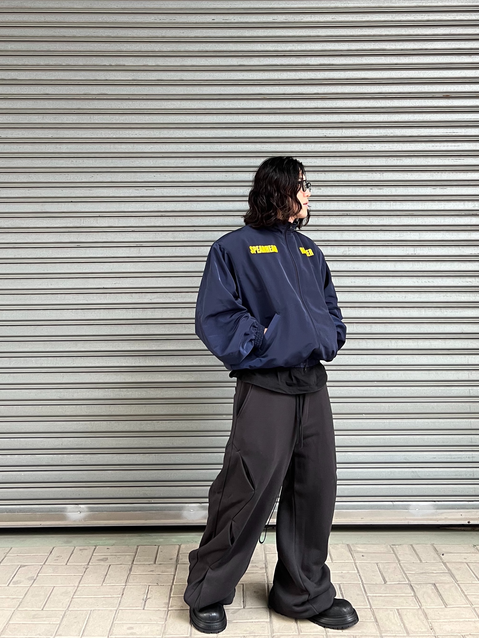 Undermycar Maigan Padded Shoulder Zip-Up Blouson India Ink - 23FW 착용 스타일 - 2