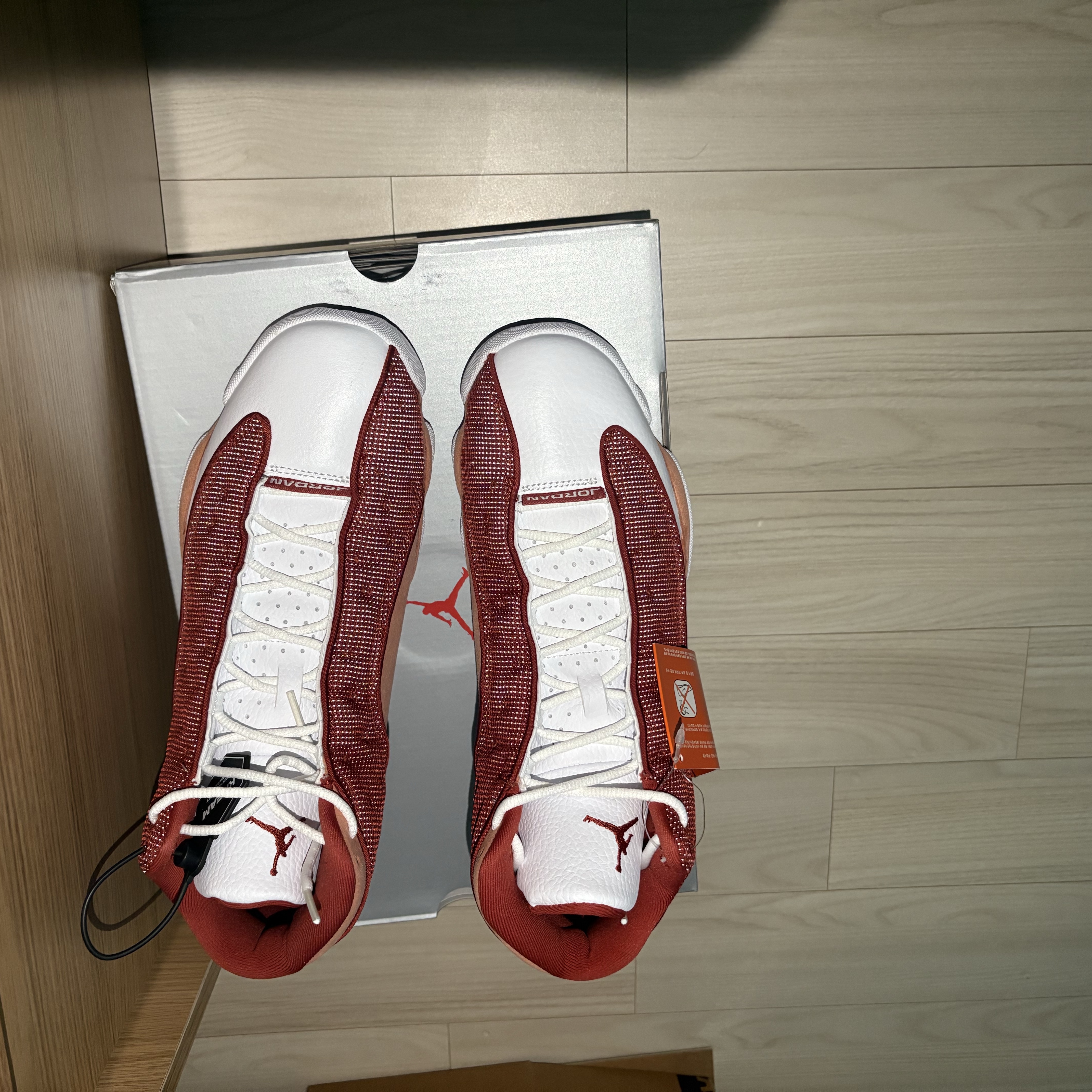 Jordan 13 Retro Dune Red 착용 스타일 - 3