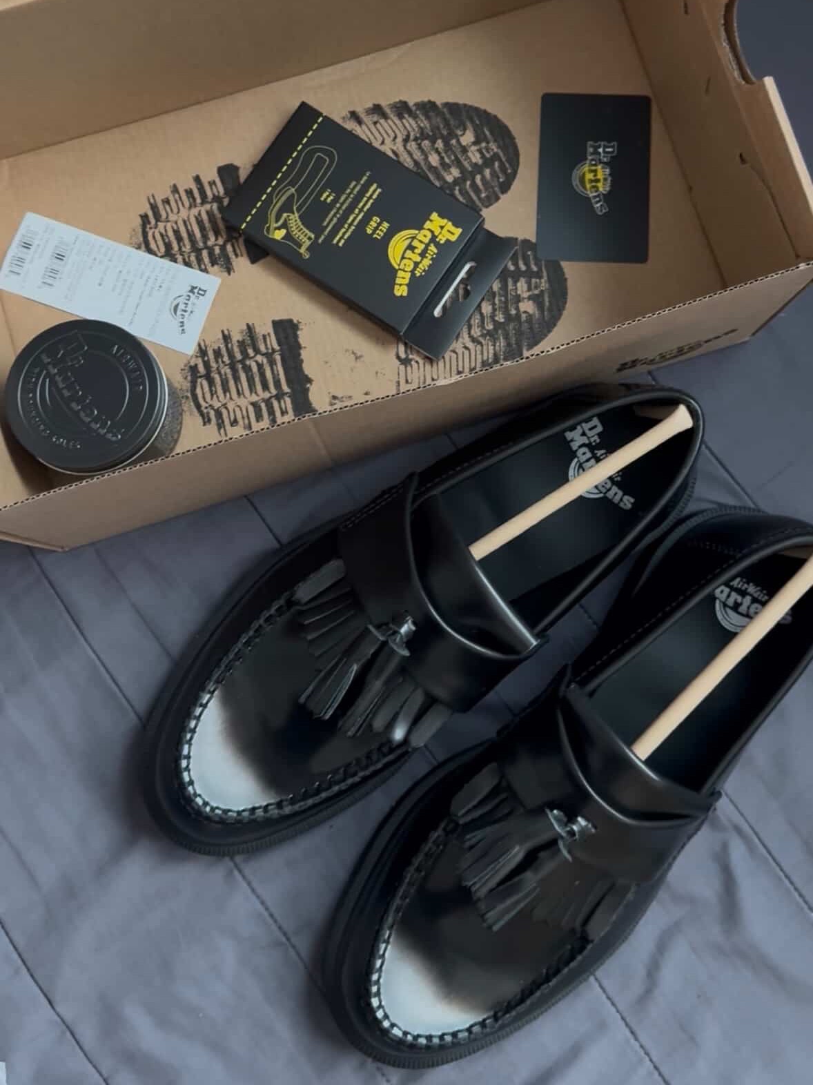 Dr. Martens Adrian Tassel Arcadia Rub Off Leather Loafers Silver, Porter Freestyle Multi Coin Case Black 착용 스타일 - 1