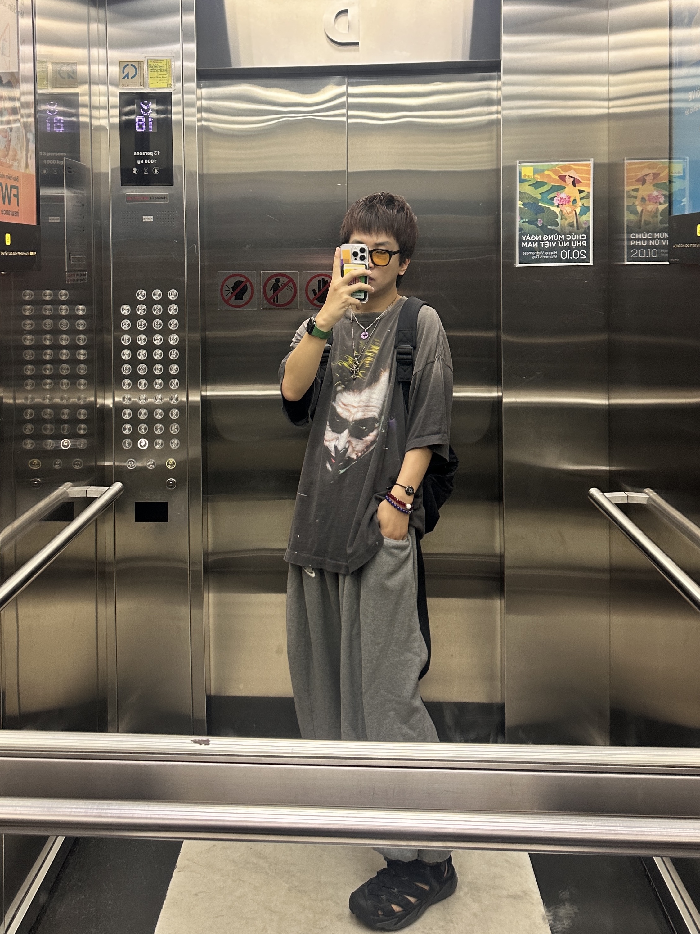 Hoka Hopara Black Dark Shadow, Saint Mxxxxxx x The Dark Knight Joker S/S T-Shirt Black - 25SS 착용 스타일