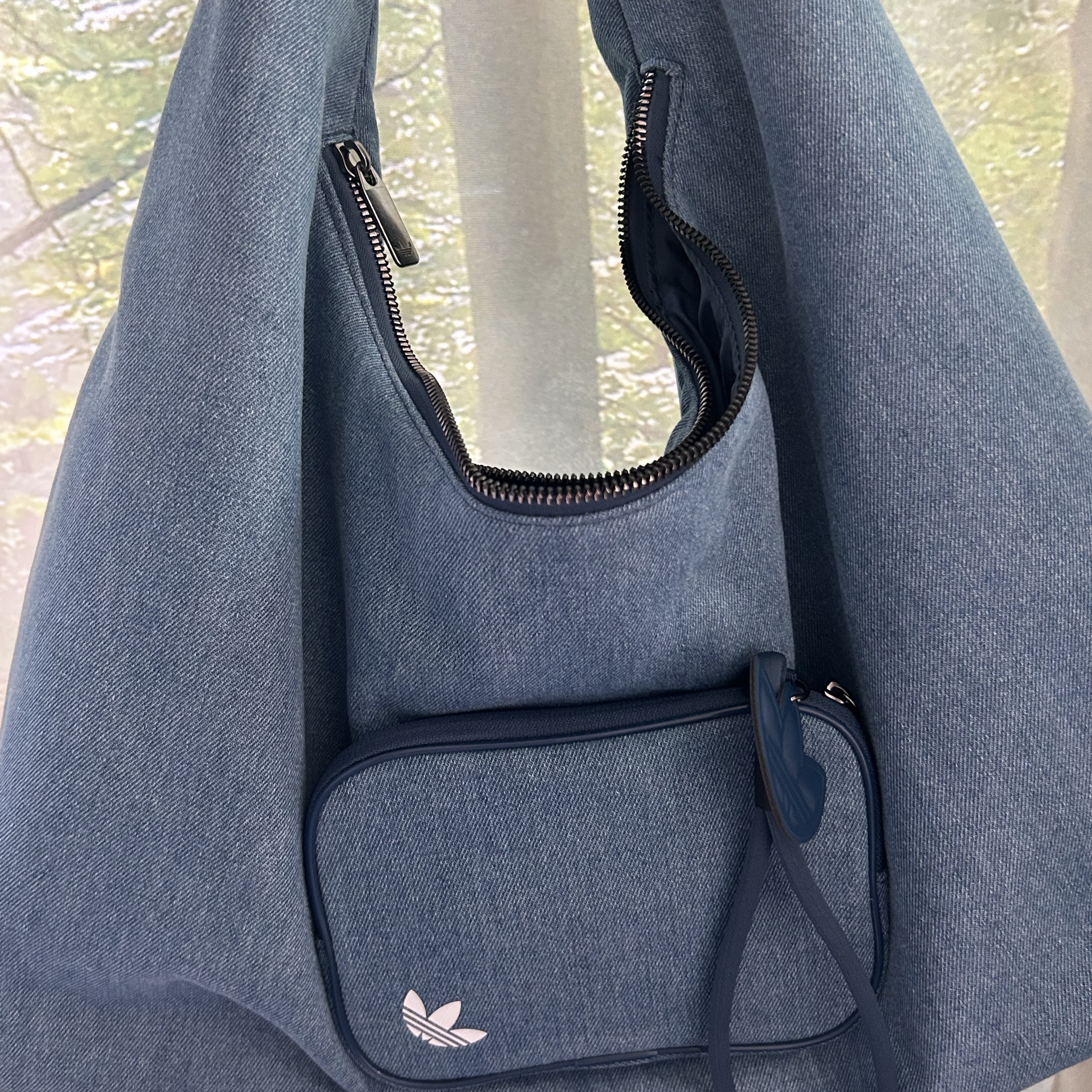 Adidas Always Original Denim Shoulder Bag Blue 착용 스타일 - 2