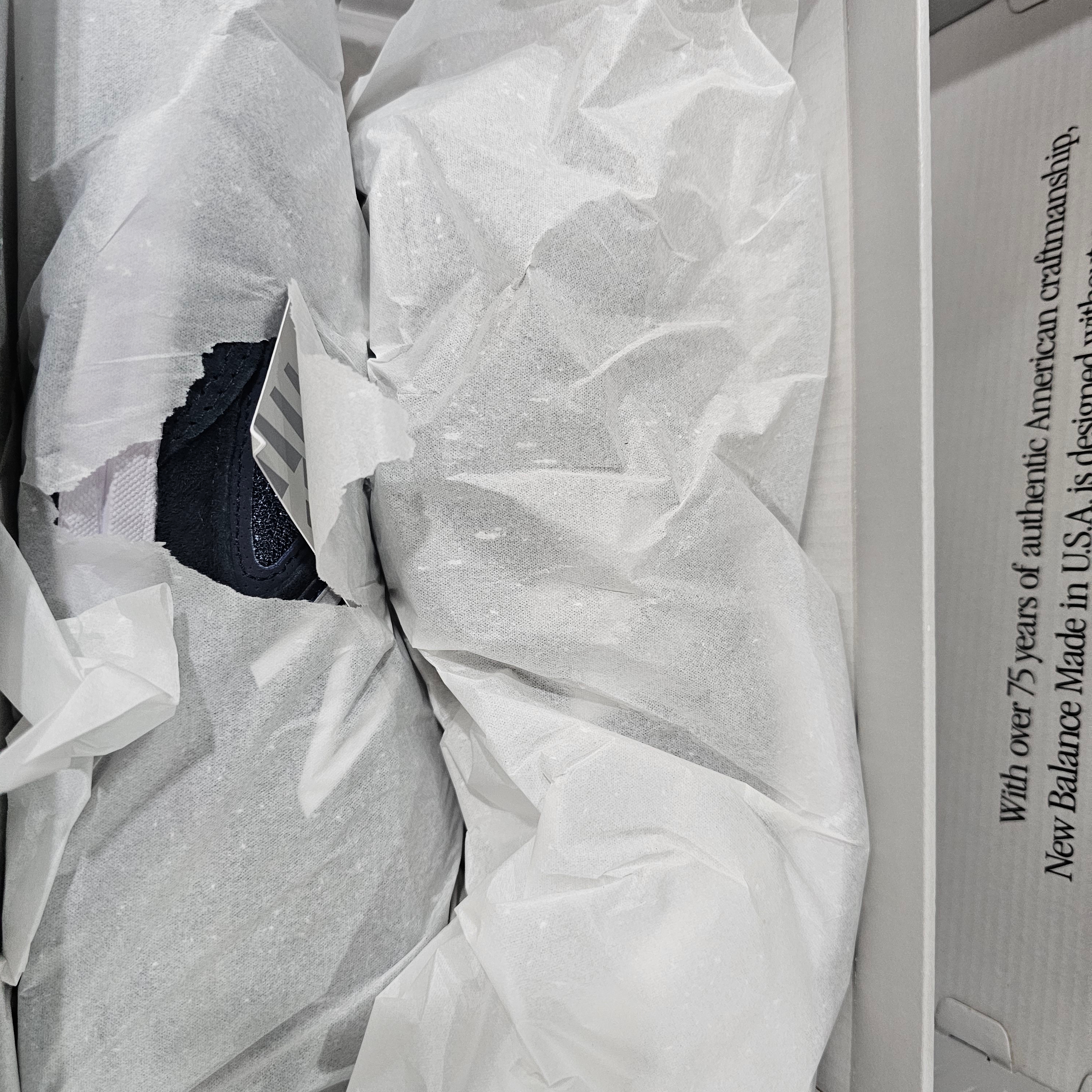 New Balance 990v4 Made in USA Navy Silver 착용 스타일 - 1