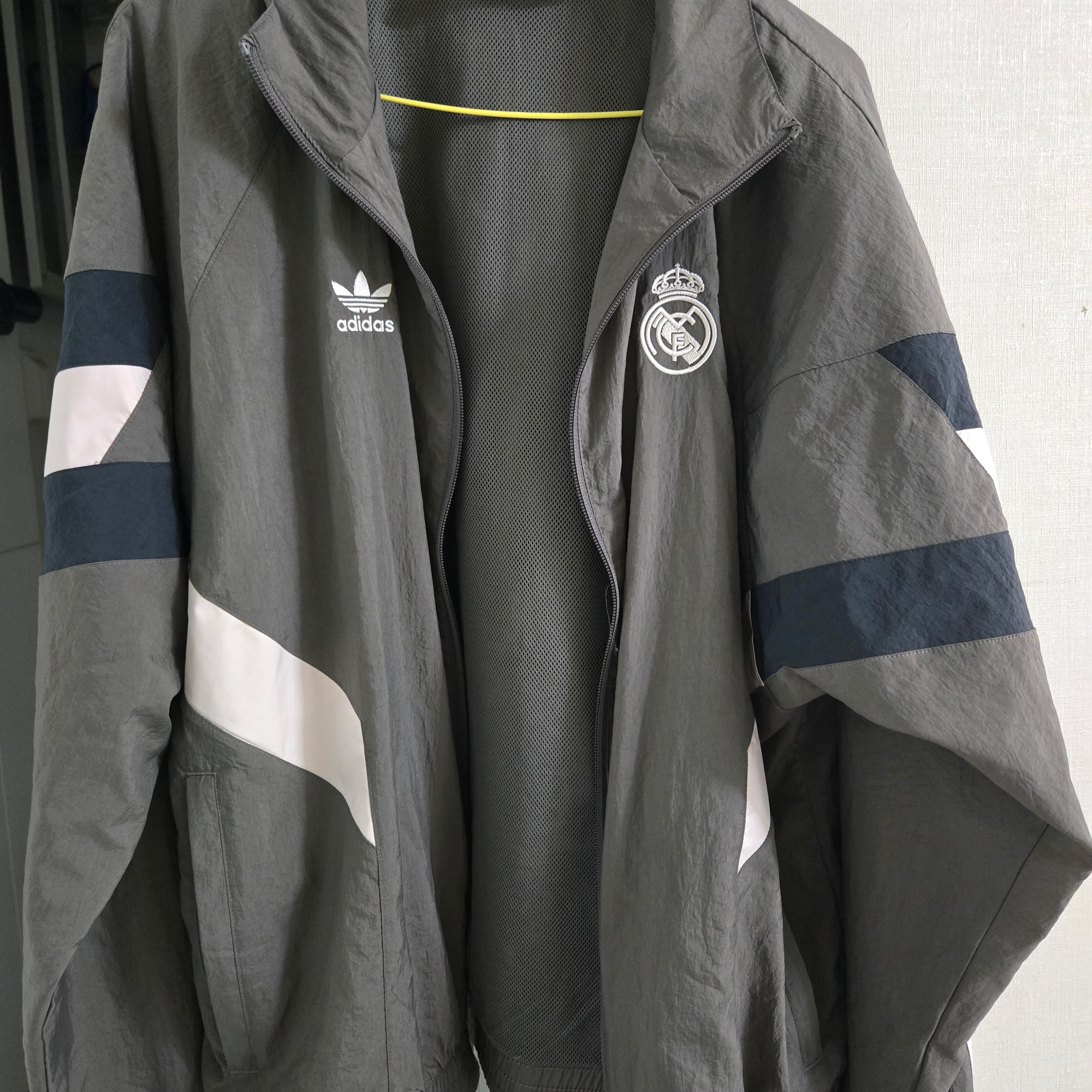Adidas Real Madrid Originals Track Top Charcoal Grey - KR Sizing 착용 스타일