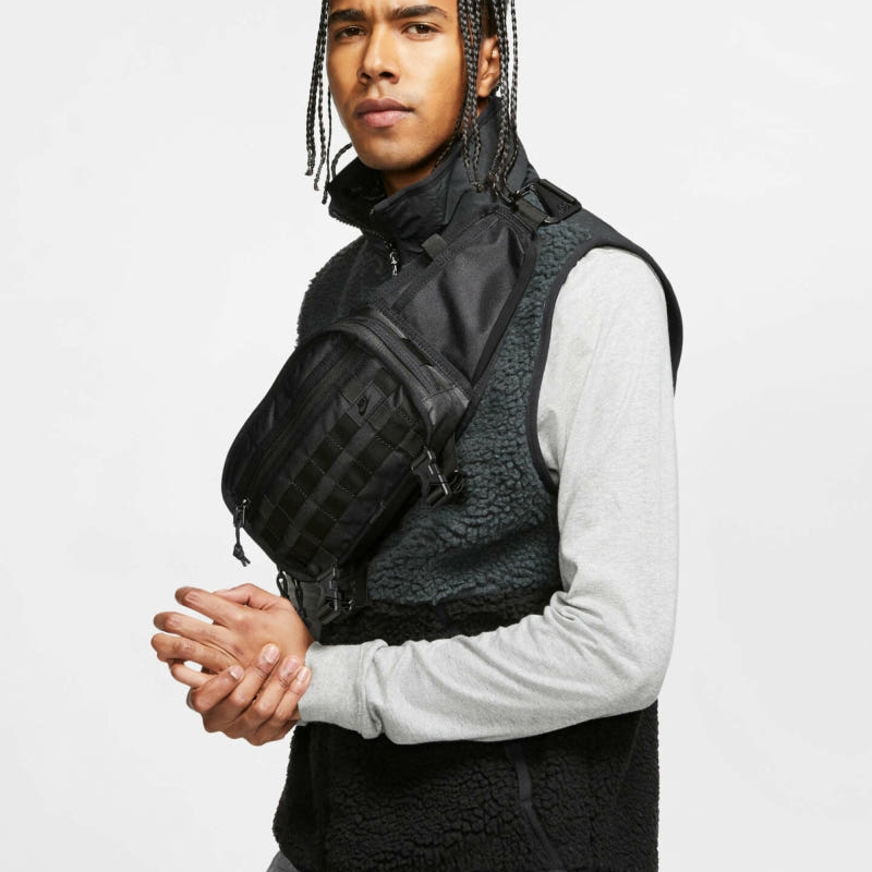 Nike NSW RPM Waistpack Black 착용 스타일 - 1