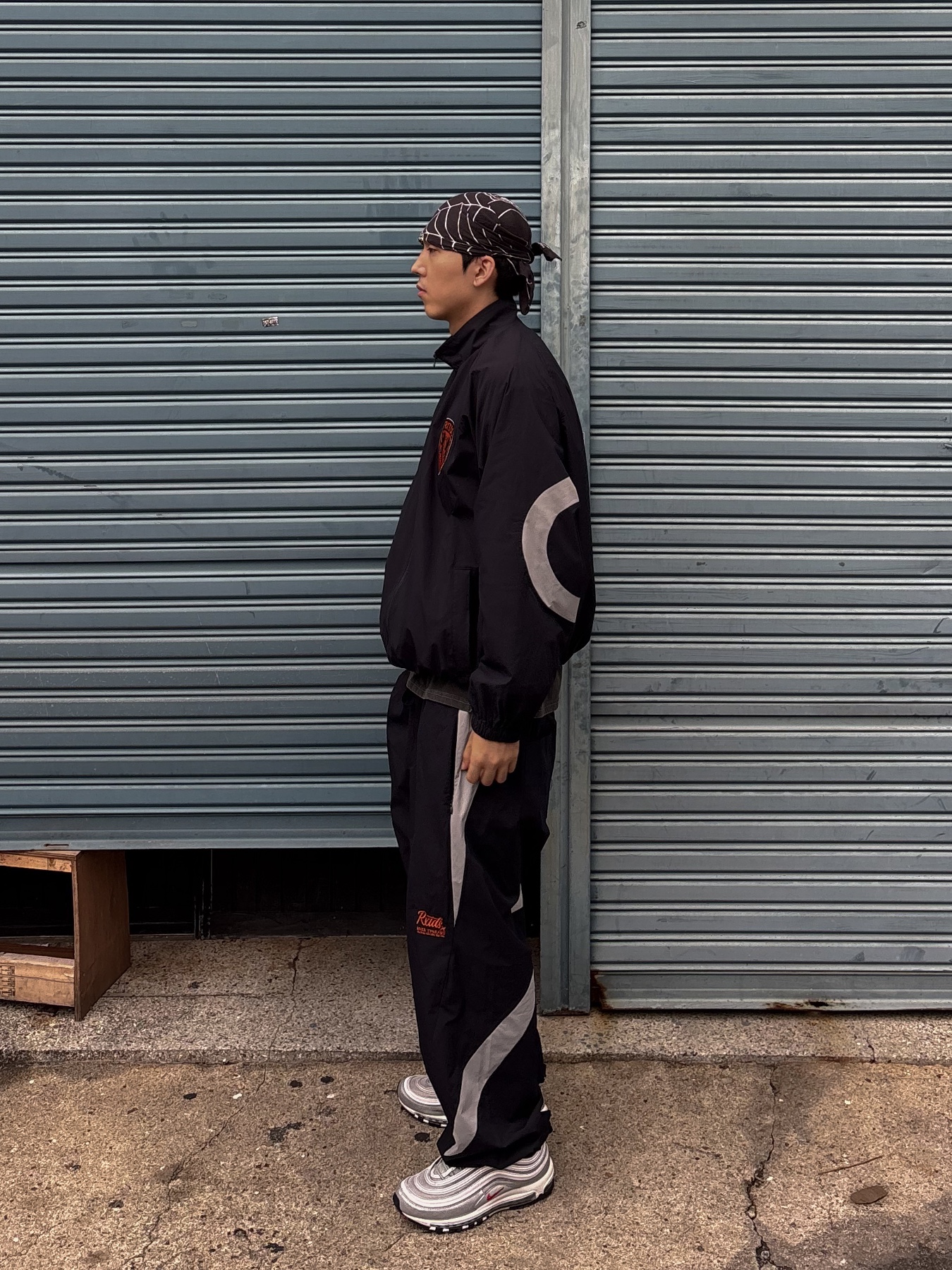 Nike Air Max 97 OG Silver Bullet 2022, Kapital Fastcolor Selvedge Bandana Spider Peckish Rainbowy Black 착용 스타일 - 5