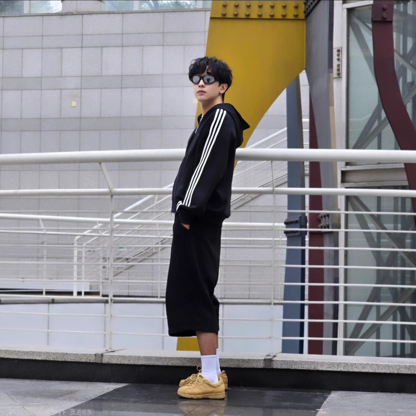 Adidas 3-Stripes Full-Zip Hoodie Black Cream White - KR Sizing, Adidas 3-Stripes Full-Zip Hoodie Black Cream White - US Sizing 착용 스타일 - 1
