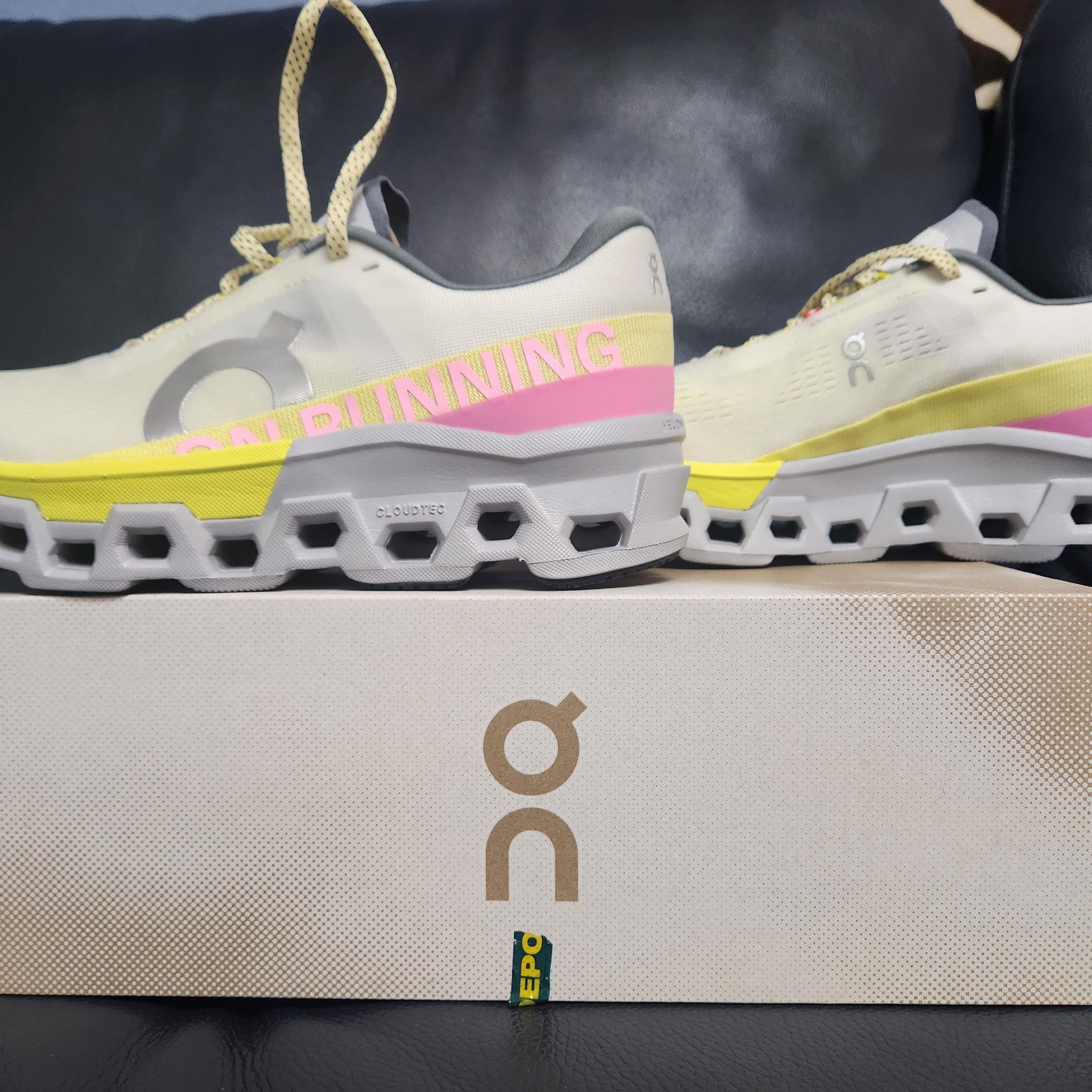 On Running Cloudmonster 2 Limited Edition Ivory Lime 착용 스타일 - 1