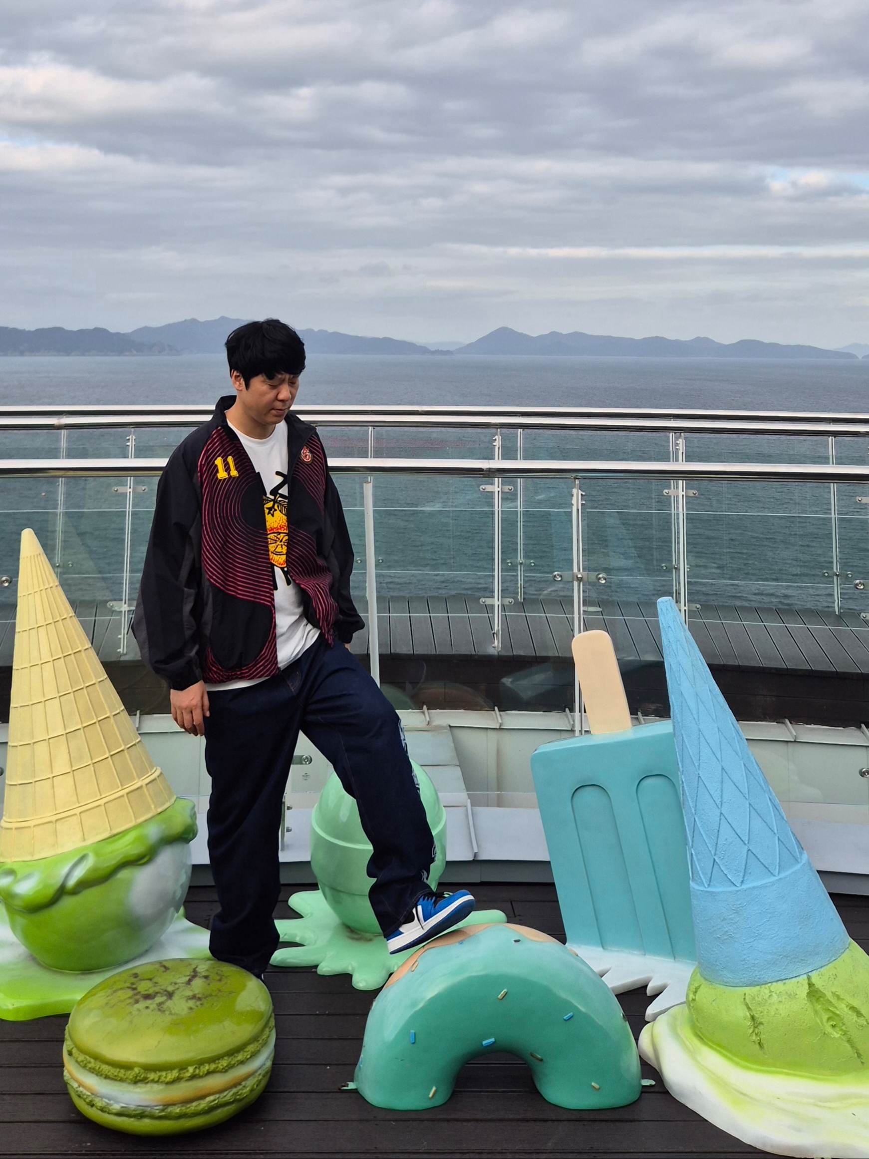 Supreme S Logo Track Jacket Black - 24FW, Palace P90 College Stress Baggy Jean Indigo Wash - 24FW 착용 스타일 - 2