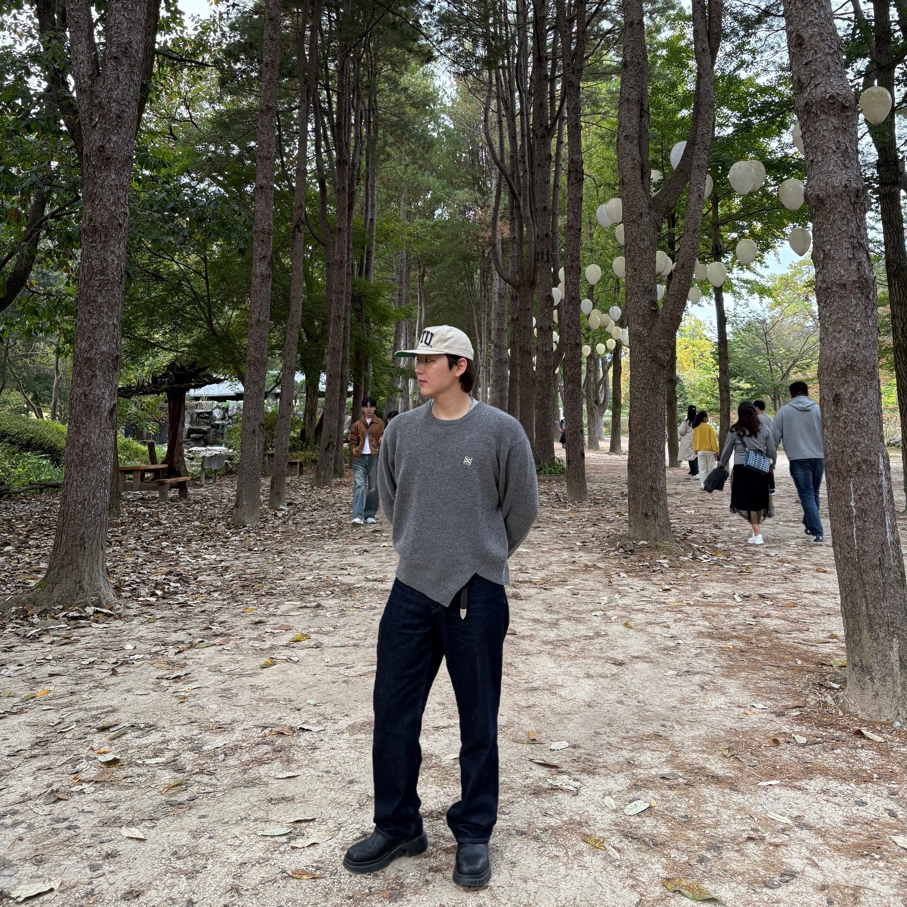 Stussy Stu Arch Strapback Cap Khaki, SATUR Dublin Unbalanced Cashmere Blend Knit Classic Charcoal 착용 스타일
