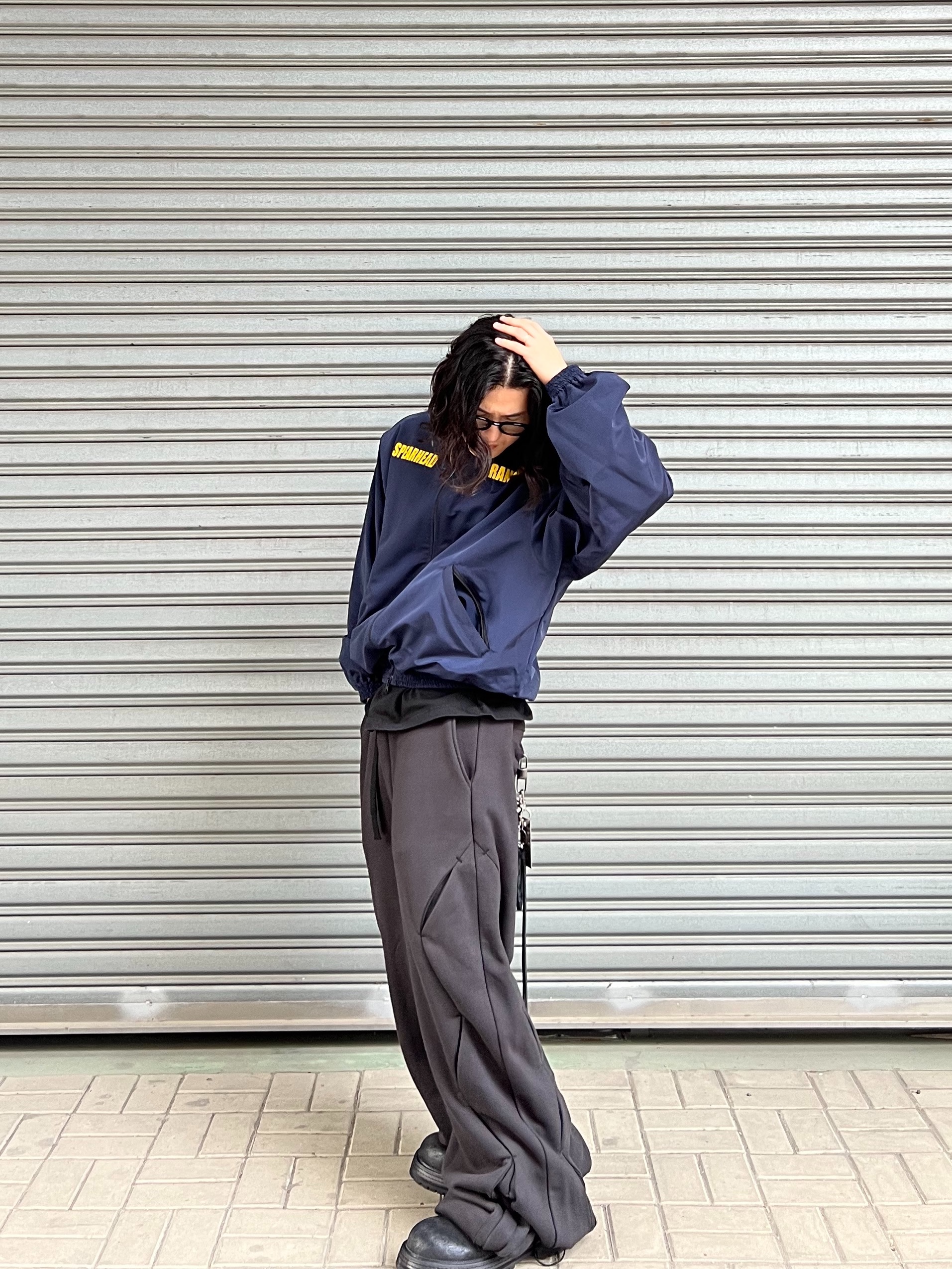 Undermycar Maigan Padded Shoulder Zip-Up Blouson India Ink - 23FW 착용 스타일 - 6