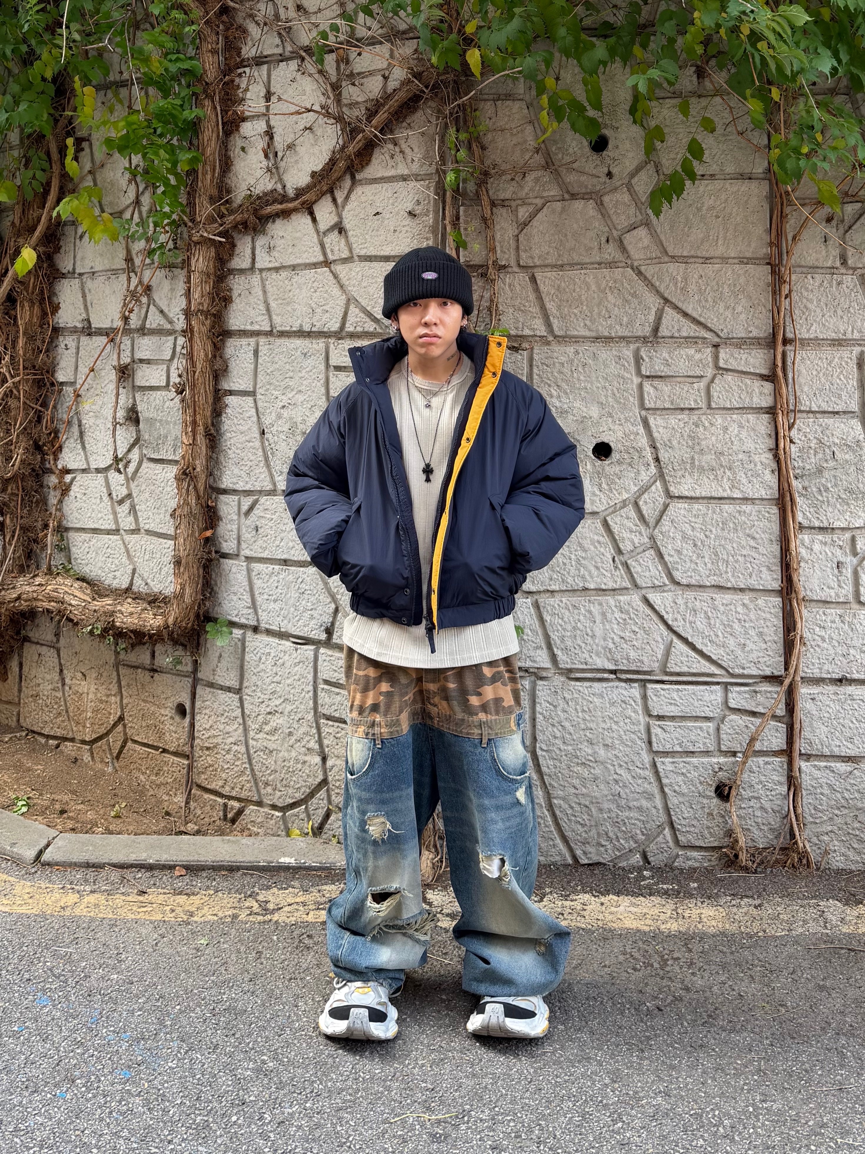 Balenciaga Cargo Sneakers White Grey 착용 스타일 - 4