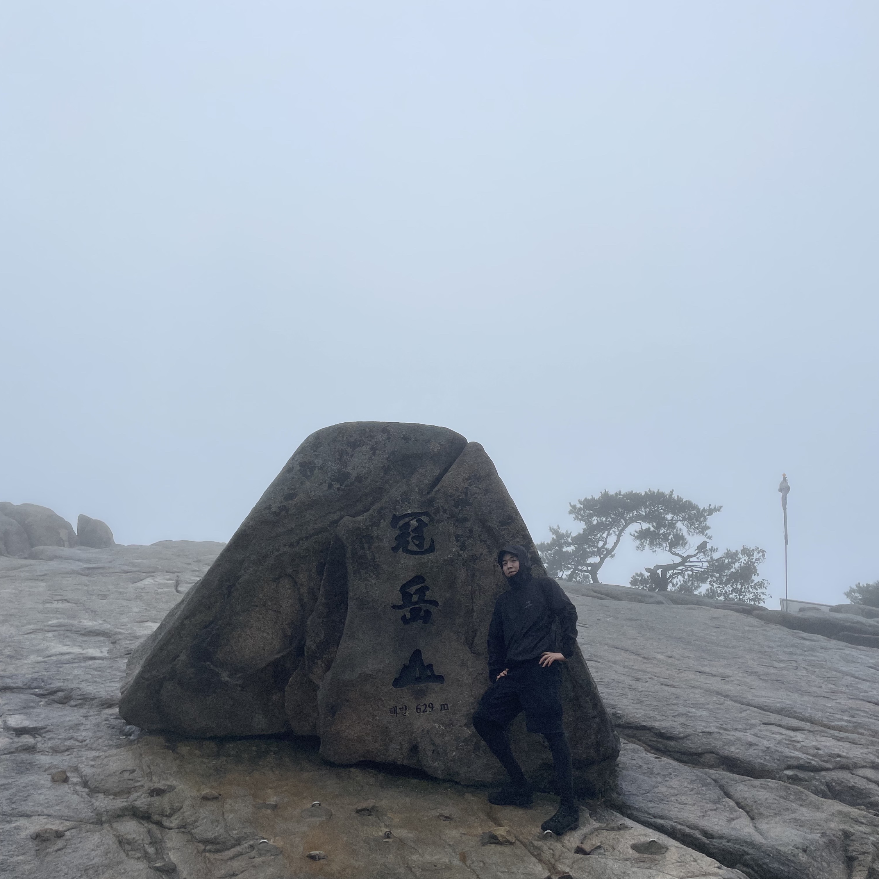 Arc'teryx Squamish Hoody Black, Nike ACG Smith Summit Cargo Pants Black Anthracite - US/EU 착용 스타일