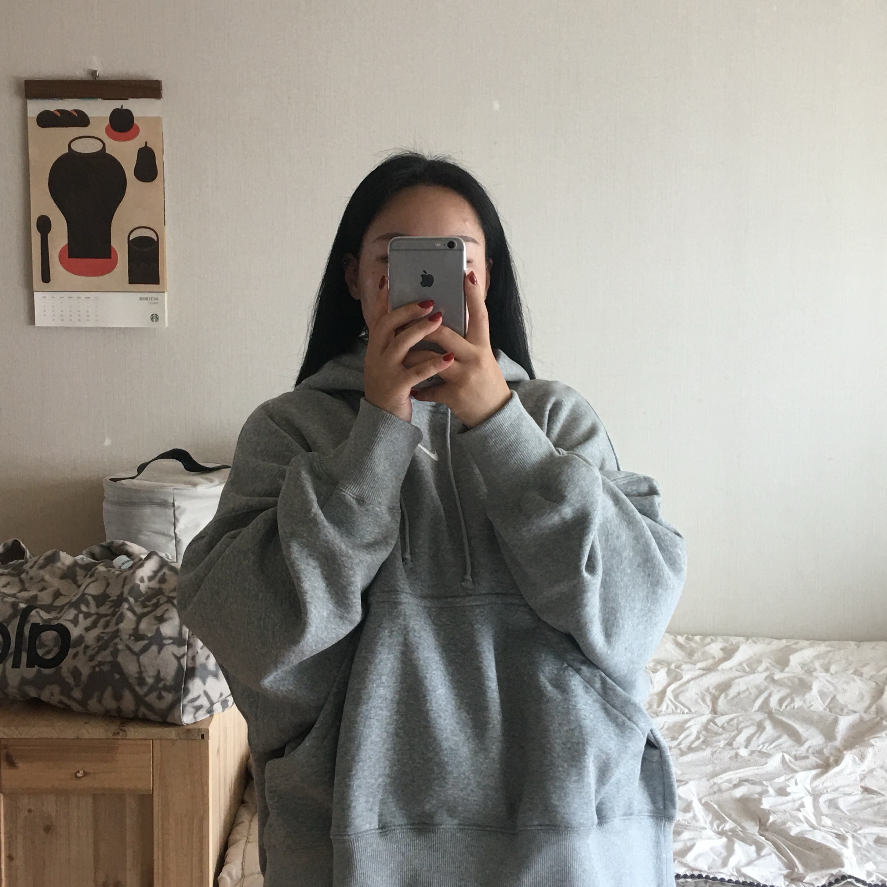 (W) Nike NSW Phoenix Fleece Oversized Pullover Hoodie Dark Grey Heather - US/EU, Alo Yoga Iconic Shopper Tote Bag Grey Tiedye 착용 스타일
