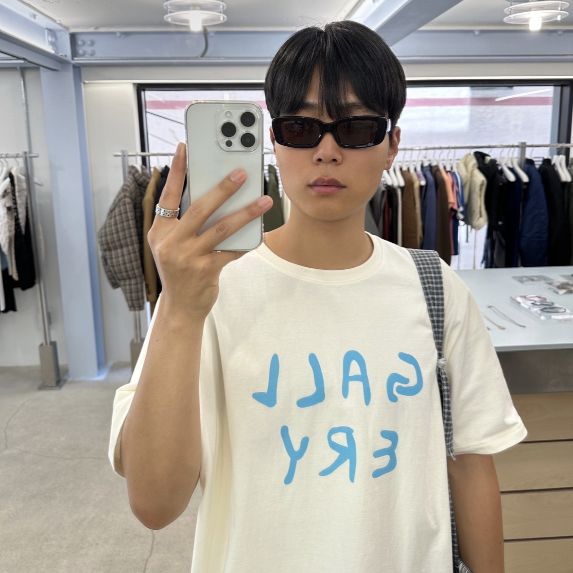 Gentle Monster x Maison Margiela MM207 Black Gray 착용 스타일