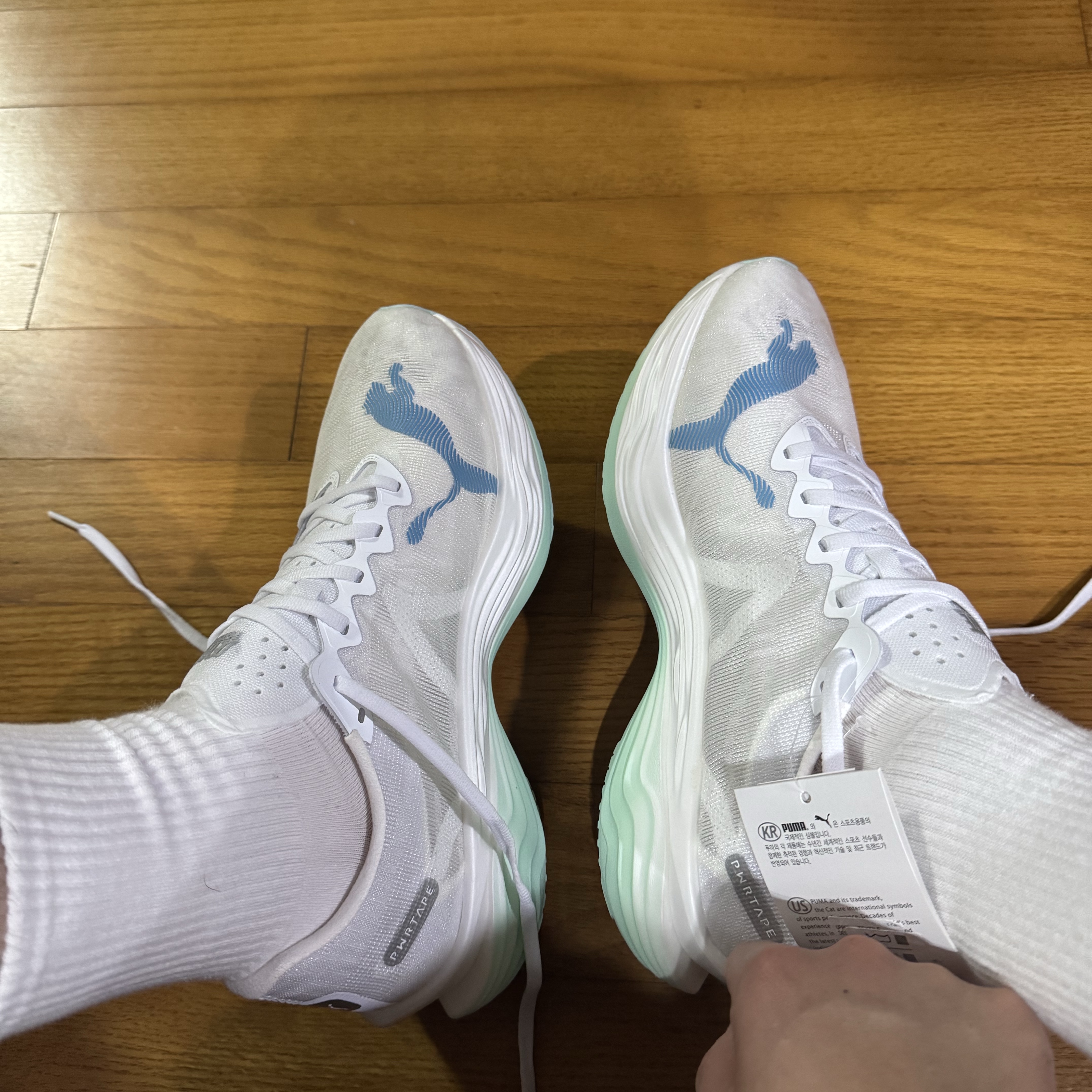 Puma Deviate Nitro Elite 3 White Speed Blue 착용 스타일 - 1