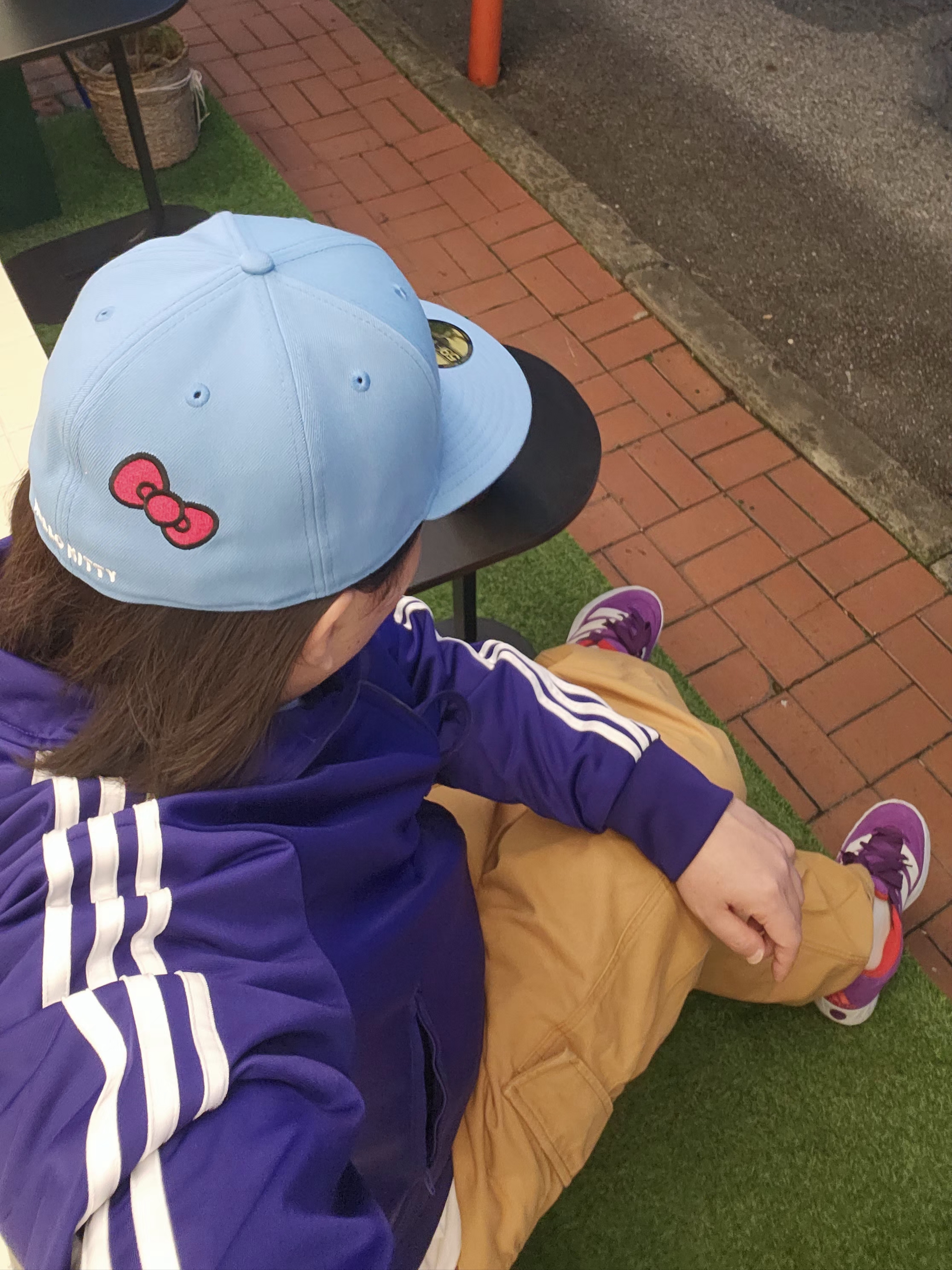New Era x Hello Kitty Size Cap Radiant Blue, Adidas Adicolor Classic Firebird Track Top Collegiate Purple - KR Sizing 착용 스타일 - 3