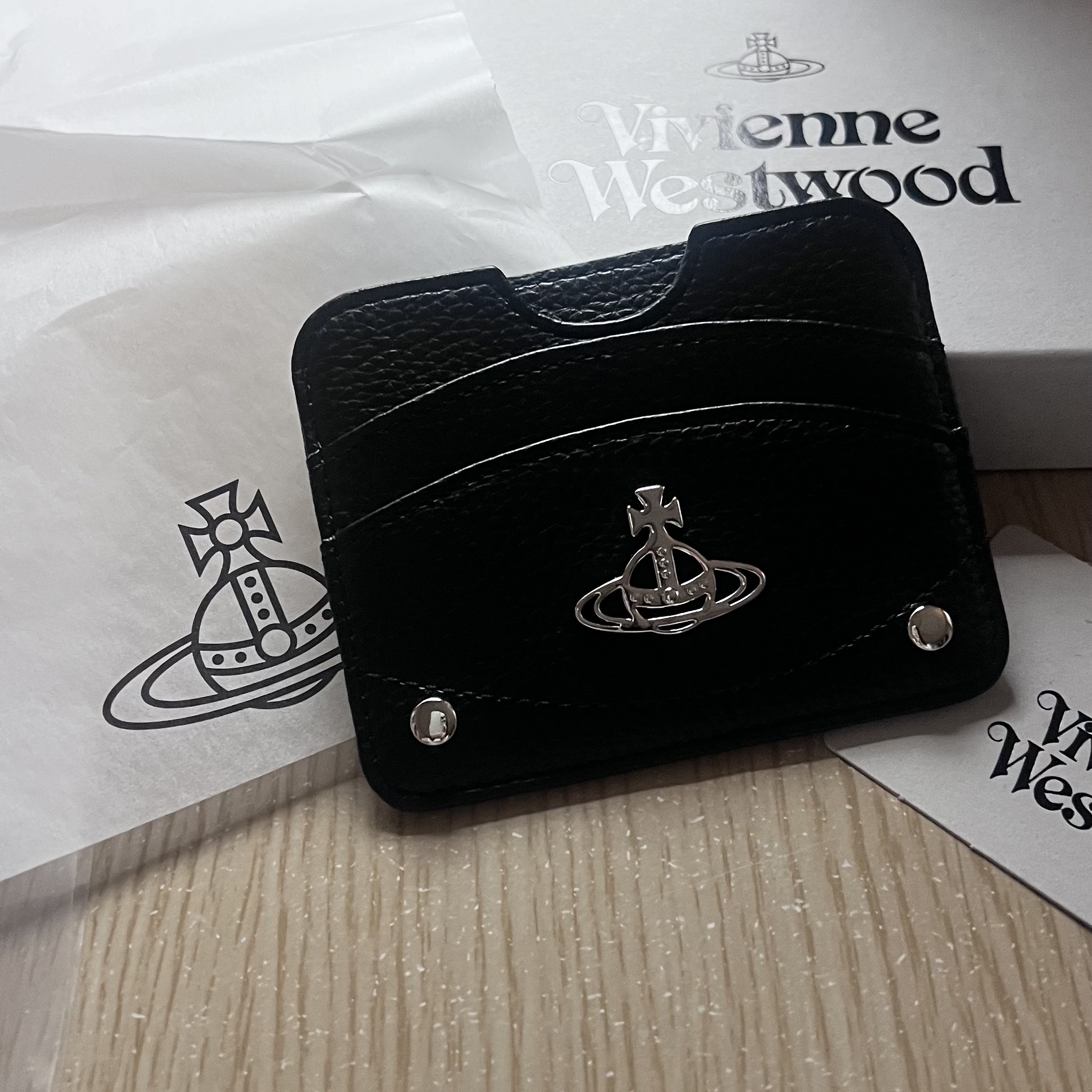 Vivienne Westwood Half Moon Card Holder Black 착용 스타일 - 1