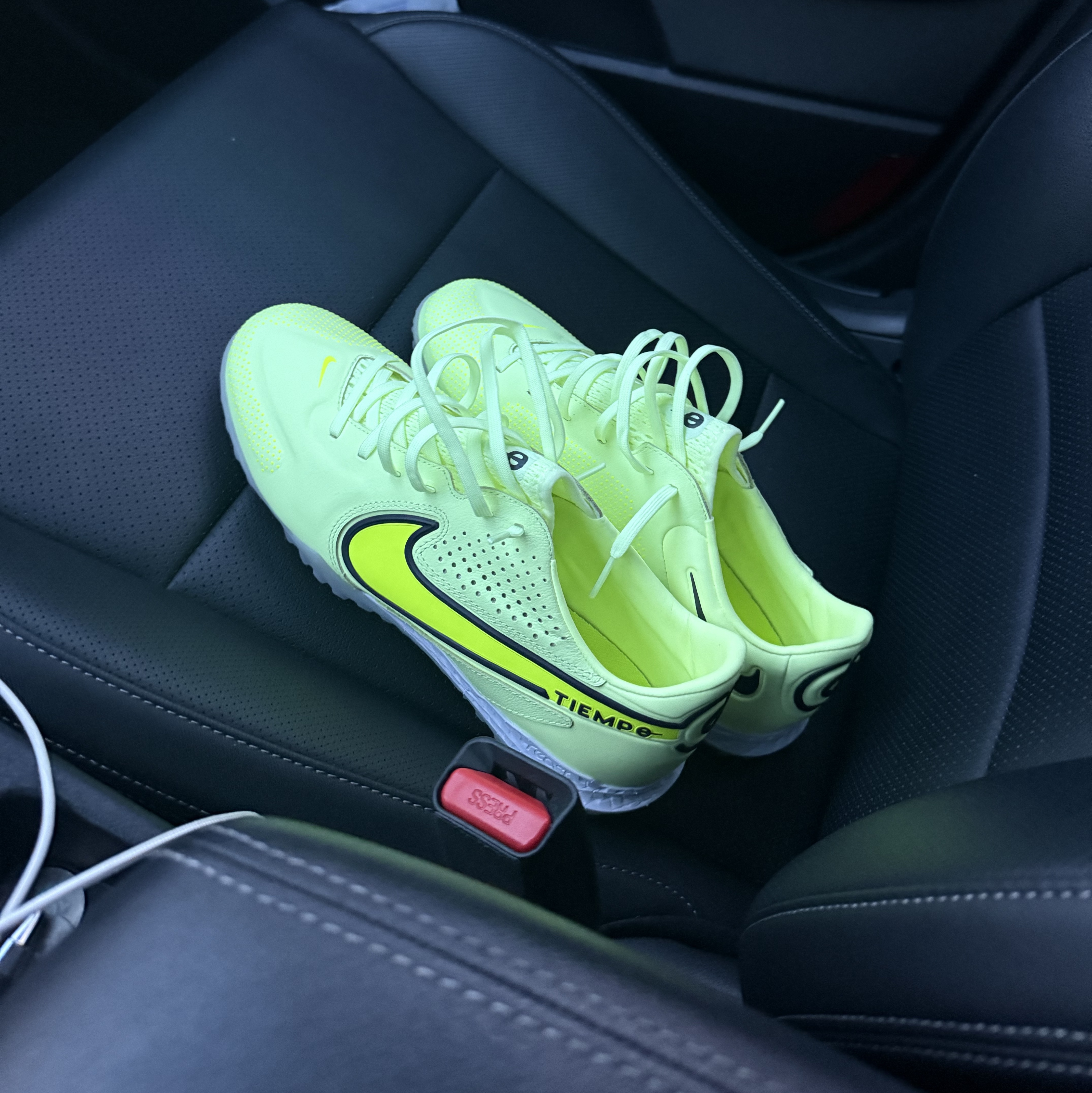 Nike React Tiempo Legend 9 Pro TF Barely Volt 착용 스타일