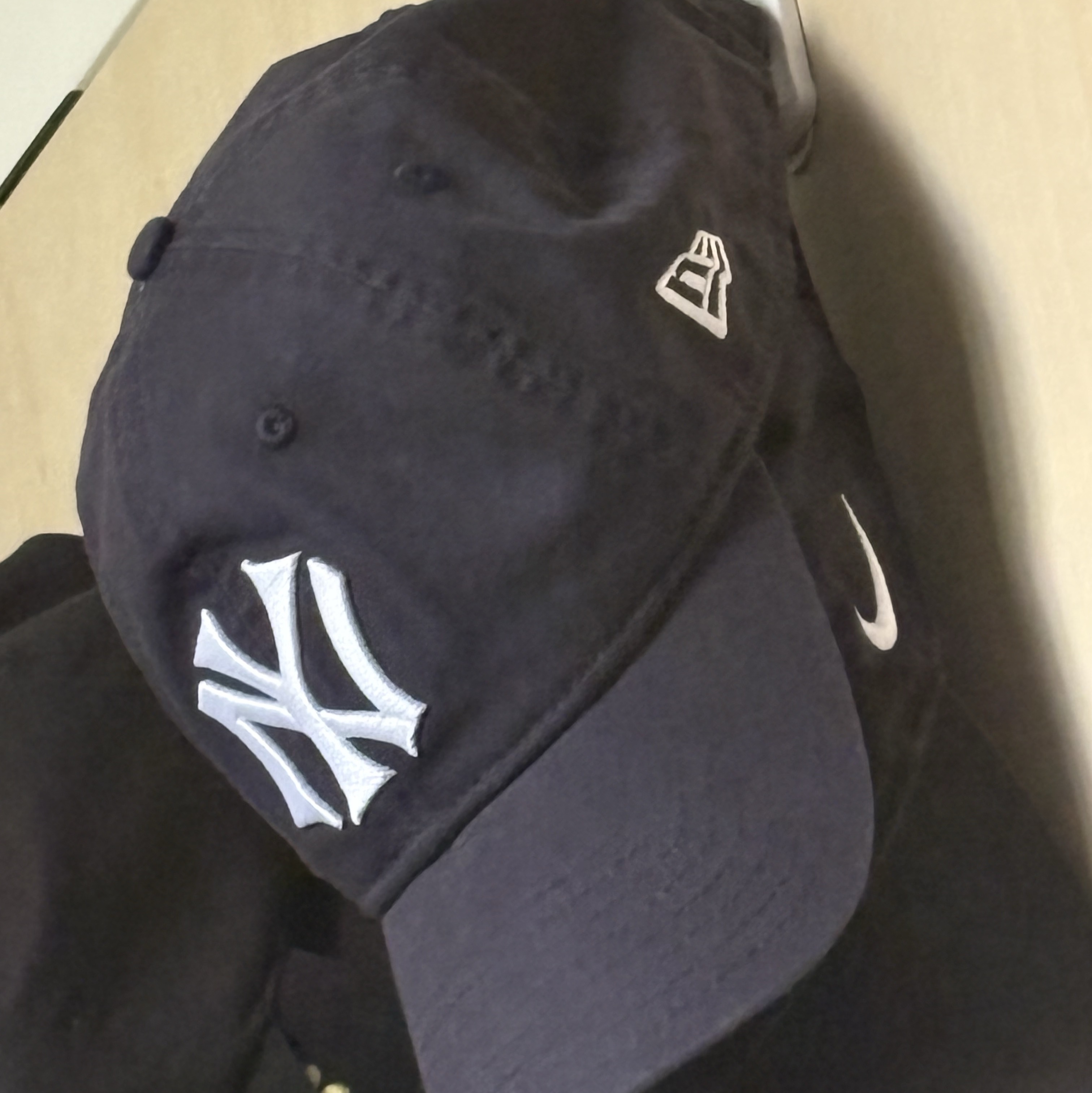 New Era x Thisisneverthat TNT 920UNST New York Yankees Ball Cap Navy 착용 스타일