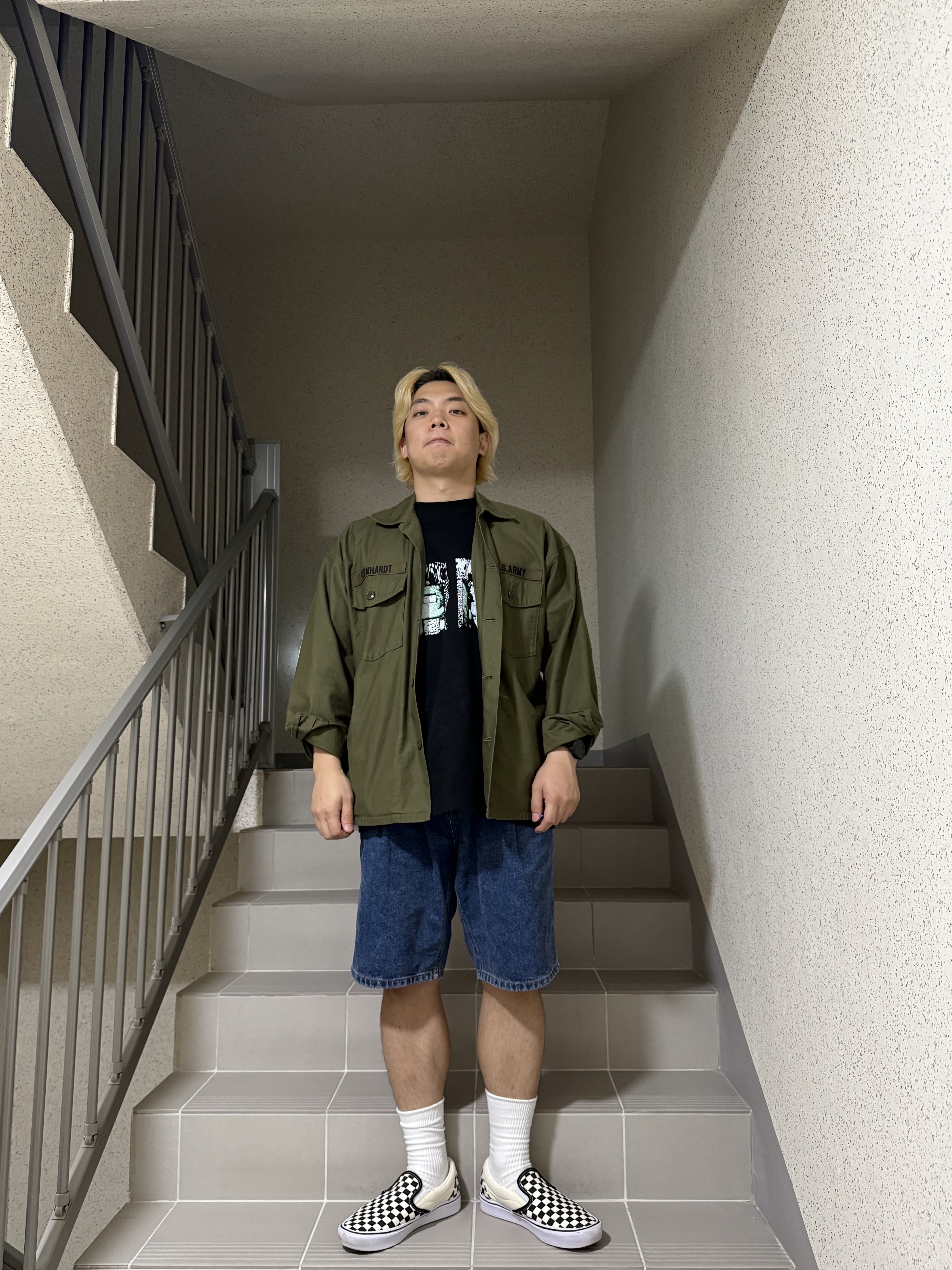 Vans Slip-On ComfyCush Checkerboard, Marka Utility Shirt Olive 착용 스타일 - 3