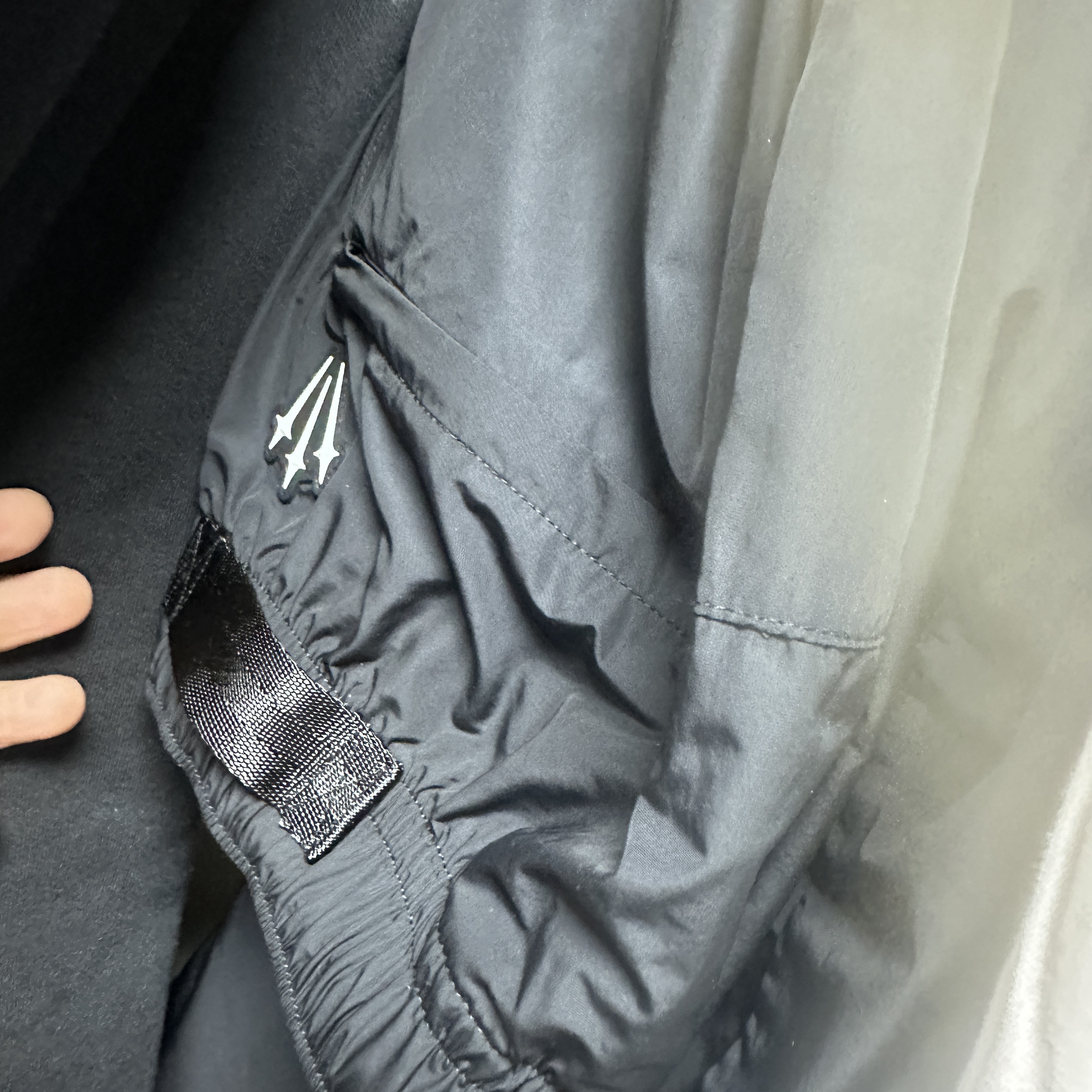 Nike x Drake Nocta Woven Track Pants Black (FN7668-010) 착용 스타일