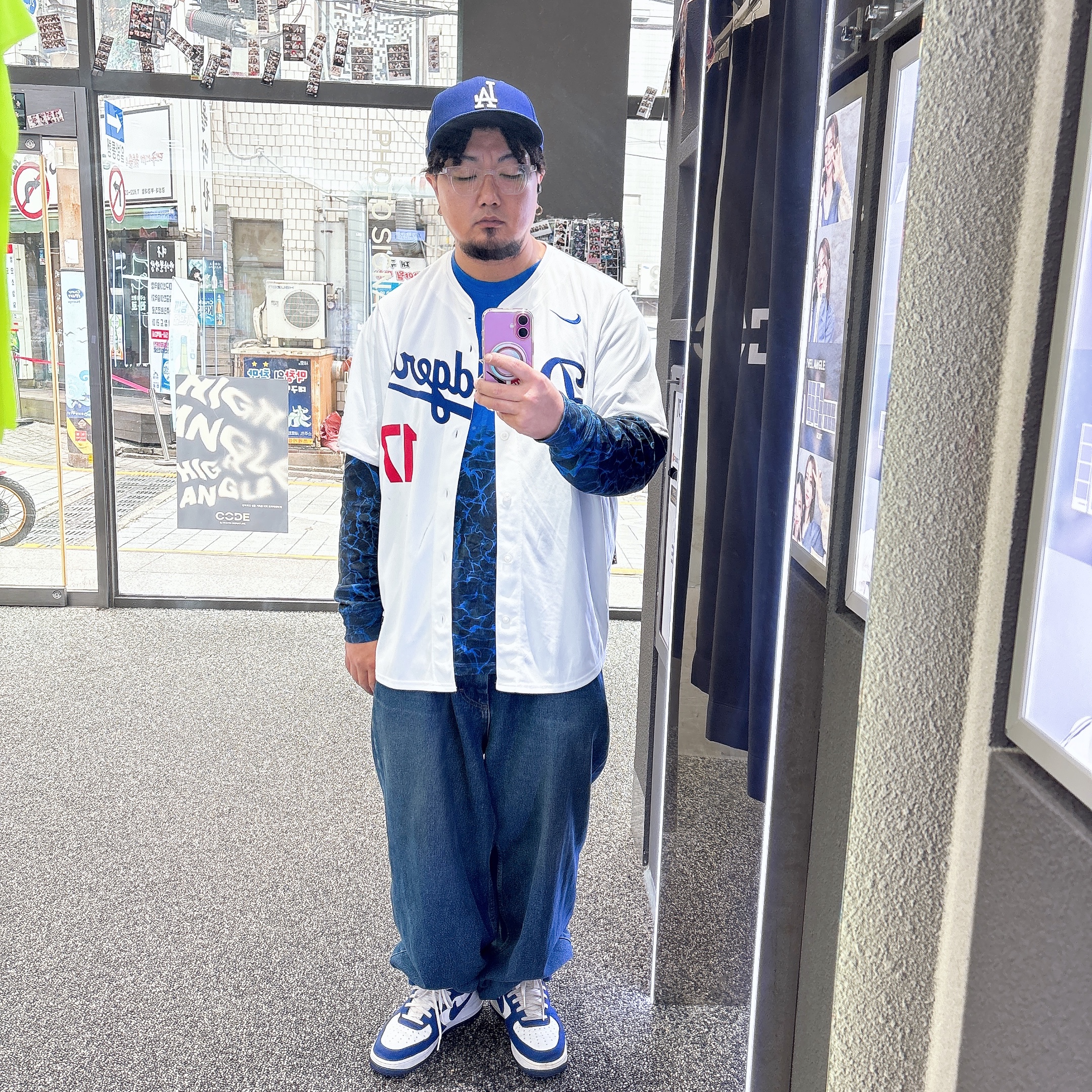 Nike Air Force 1 High '07 LV8 EMB Dodgers 착용 스타일 - 1