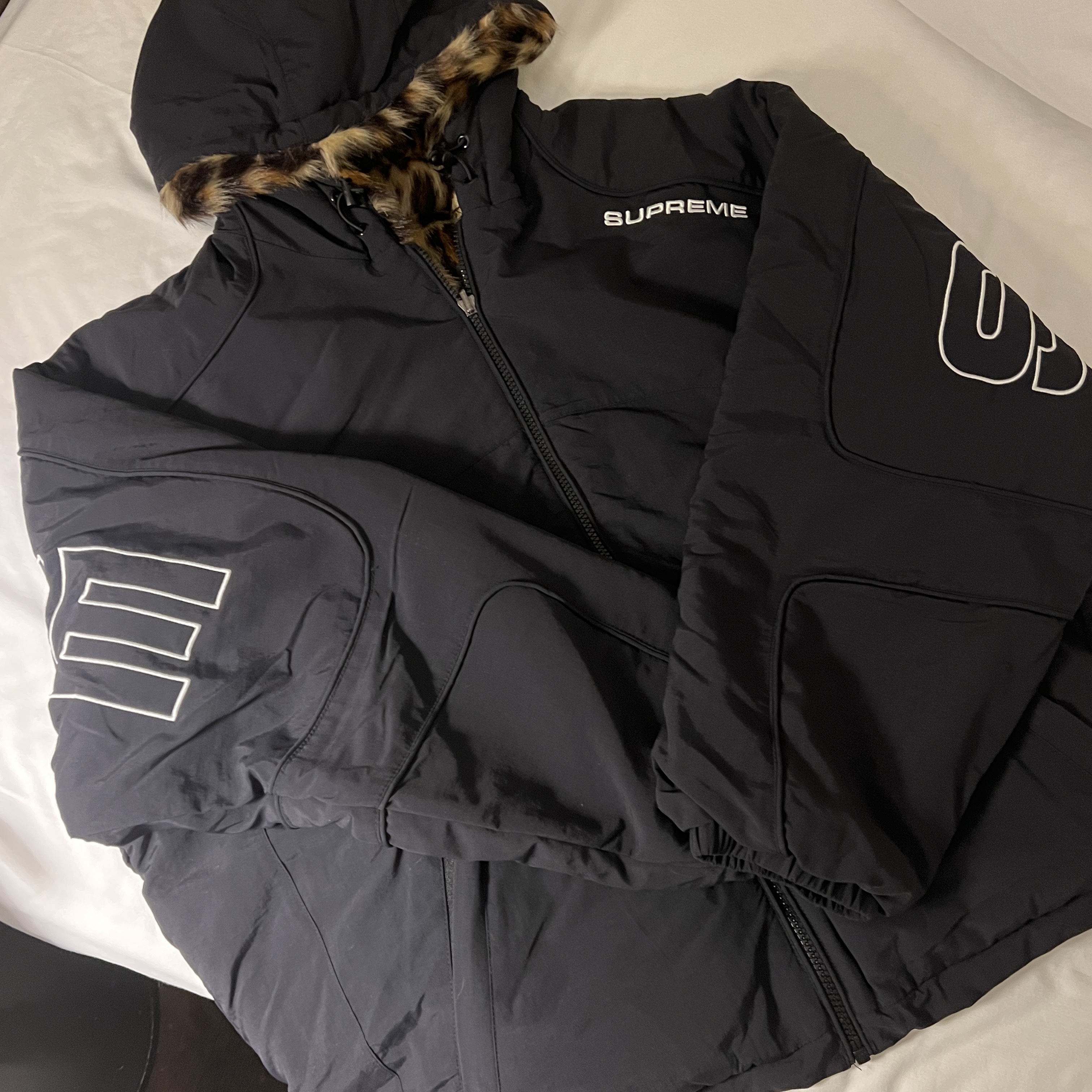 Supreme Faux Fur Reversible Hooded Track Jacket Black - 25SS 착용 스타일