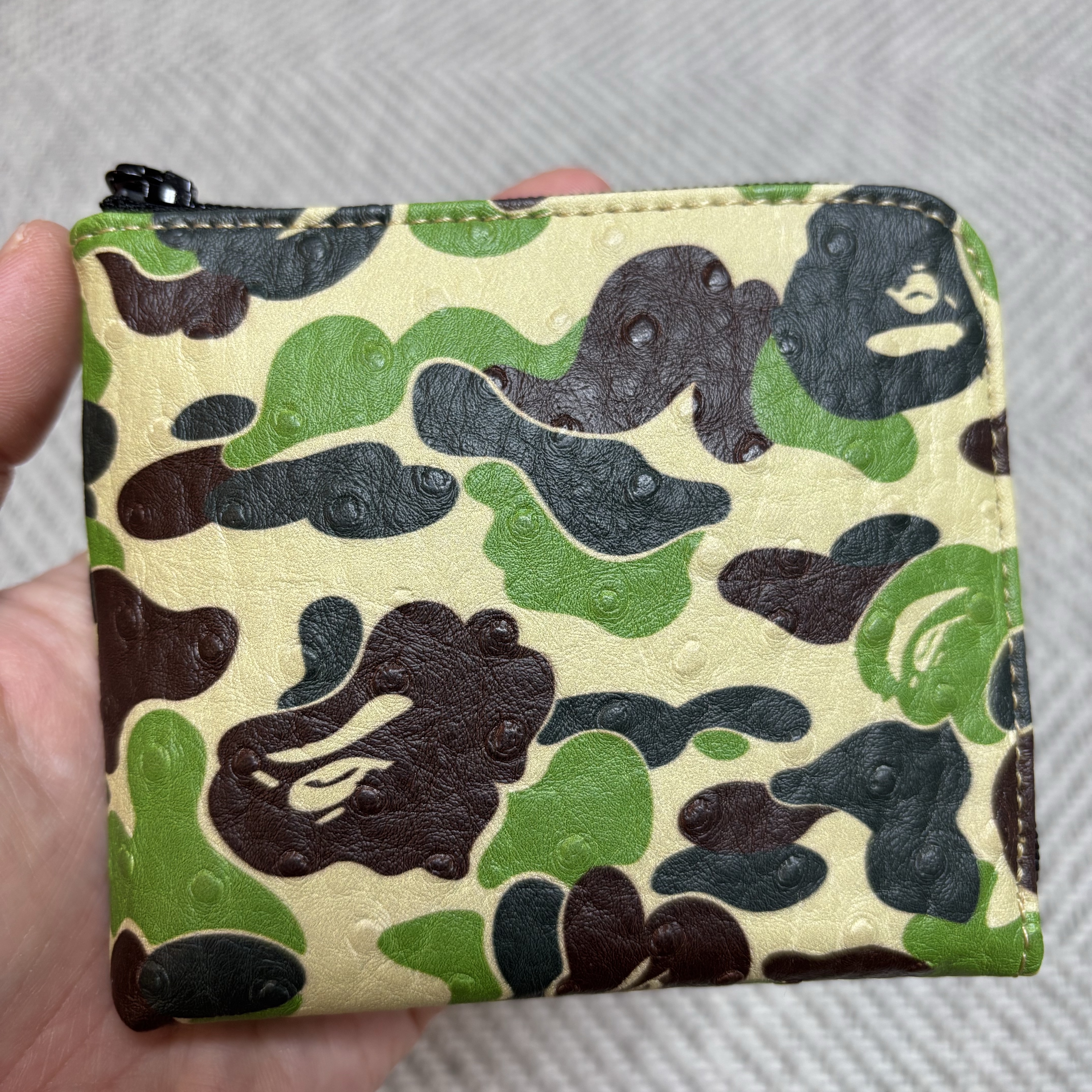 BAPE 136 ABC Camo Mini Zipped Wallet Green 착용 스타일 - 4